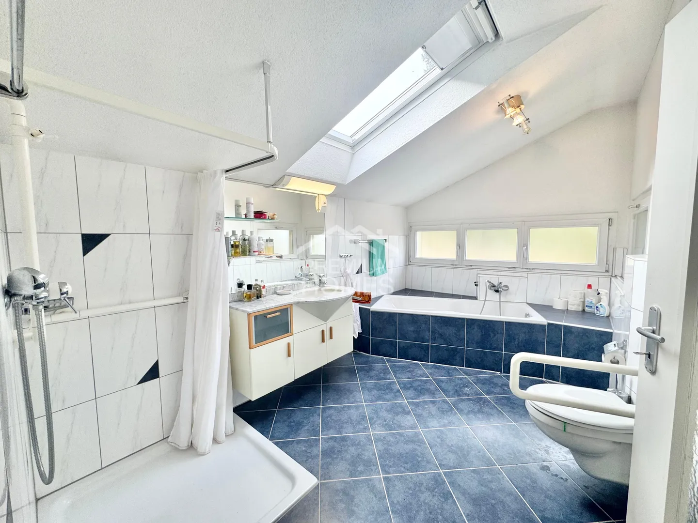 More space than expected. More tranquility than sought. - Photo 3 of 10