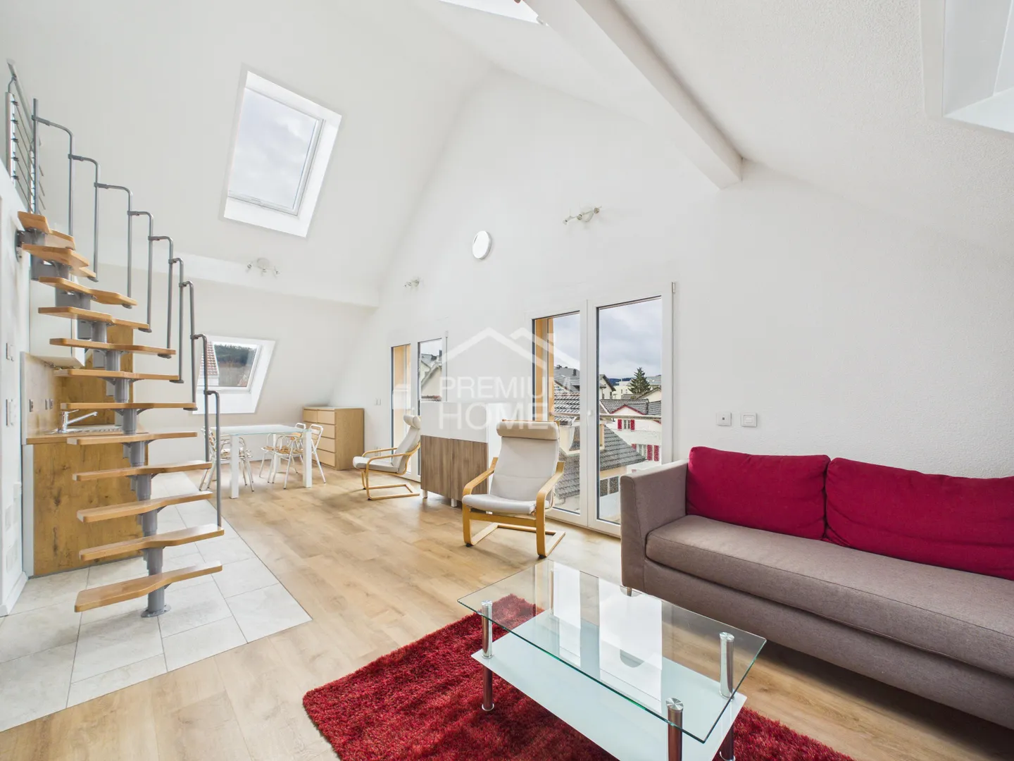 Vivere spazioso con molte possibilità - Foto 1 di 13