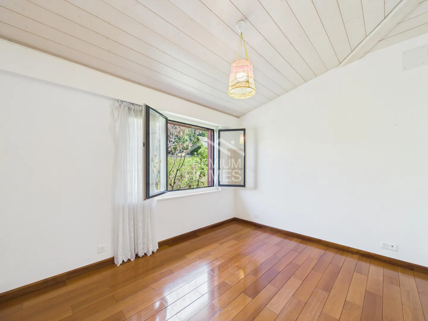 An architect's villa, an exceptional view - Photo 10 of 13