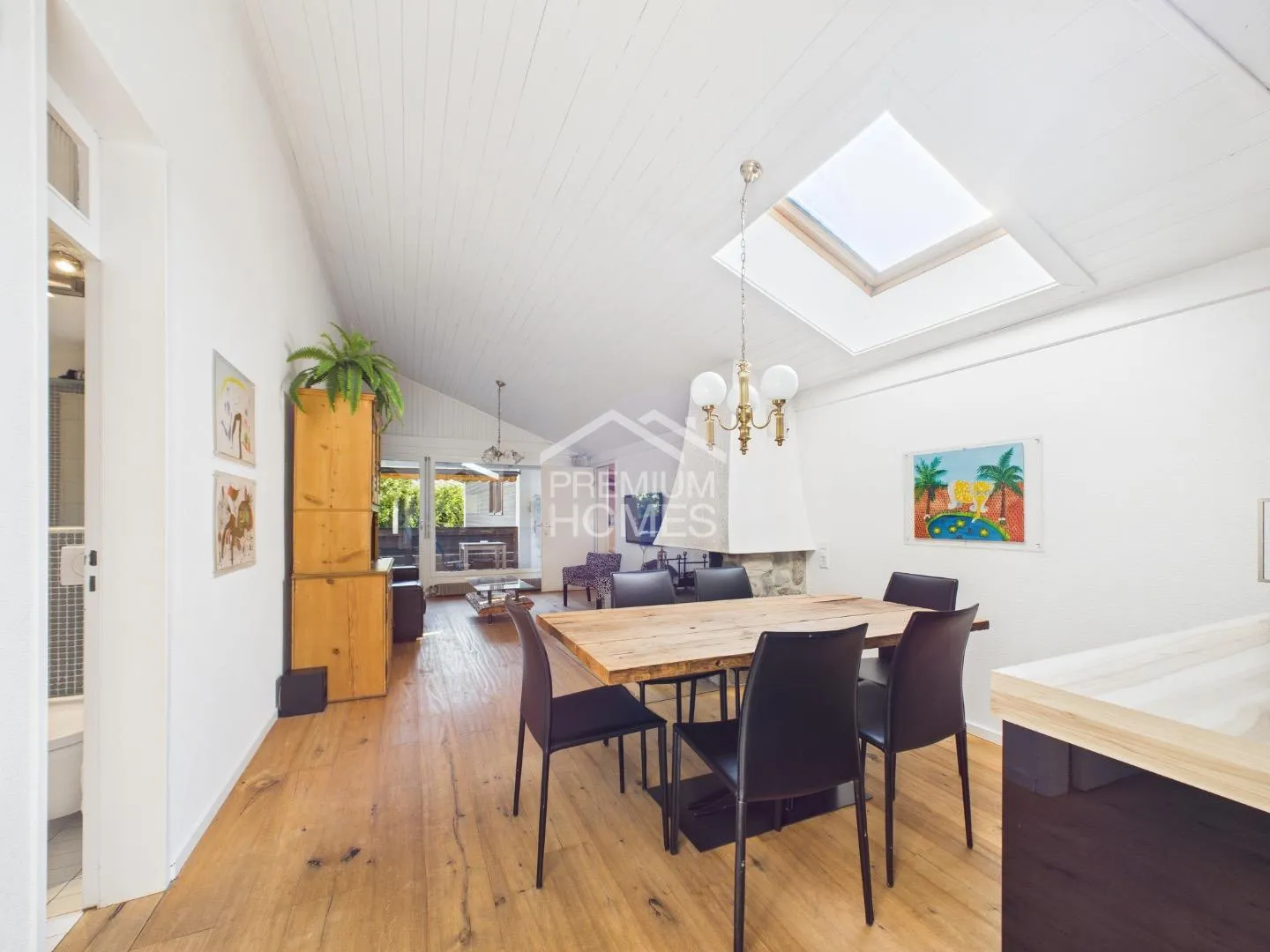 Pratique, central et ensoleillé - appartement sous les toits à Saanen ! - Photo 2 sur 9