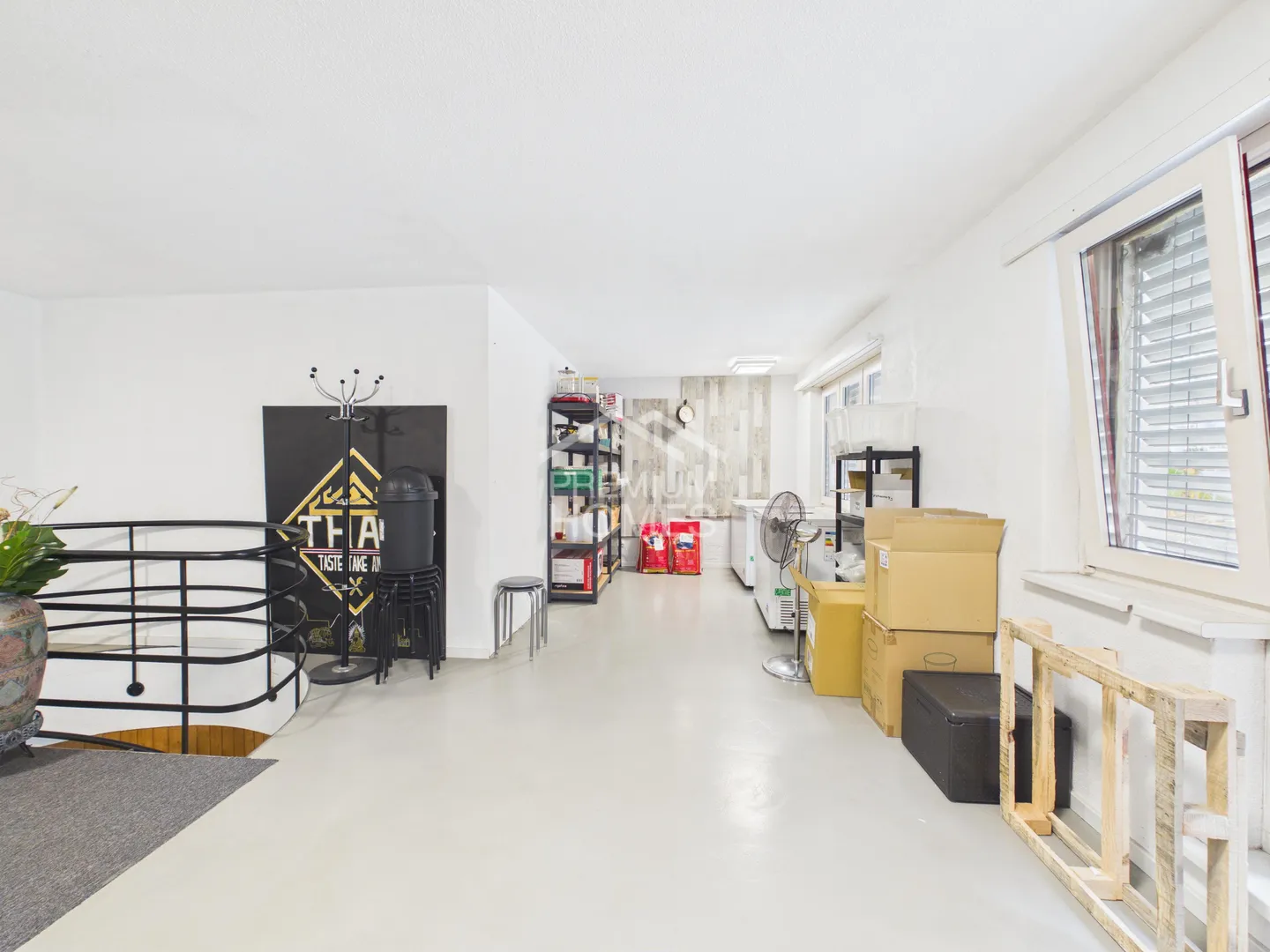 Spazio Commerciale con Potenziale Abitativo - Foto 8 di 10