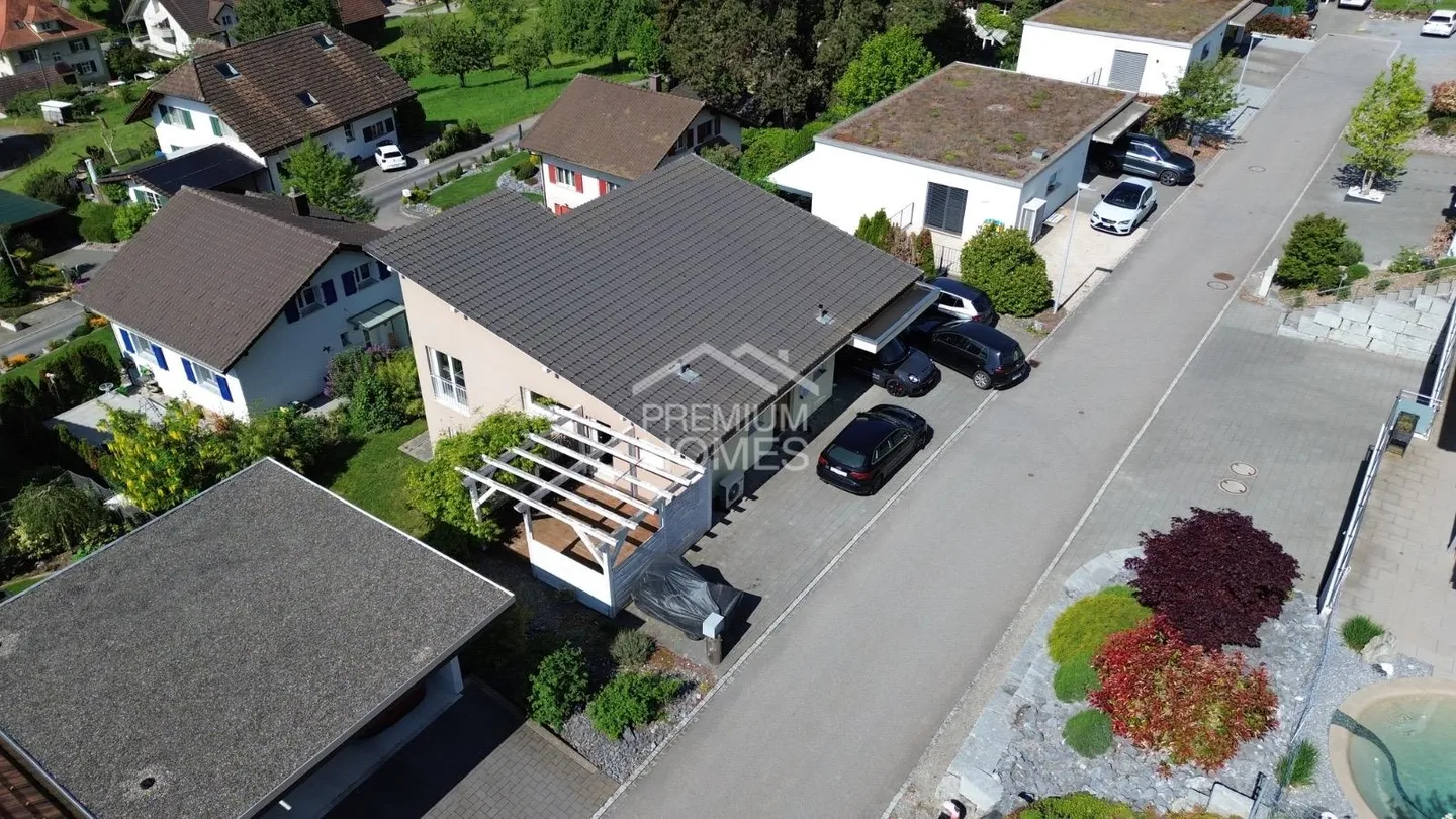 Charmantes Familienhaus mit Garten - Foto 1 von 7