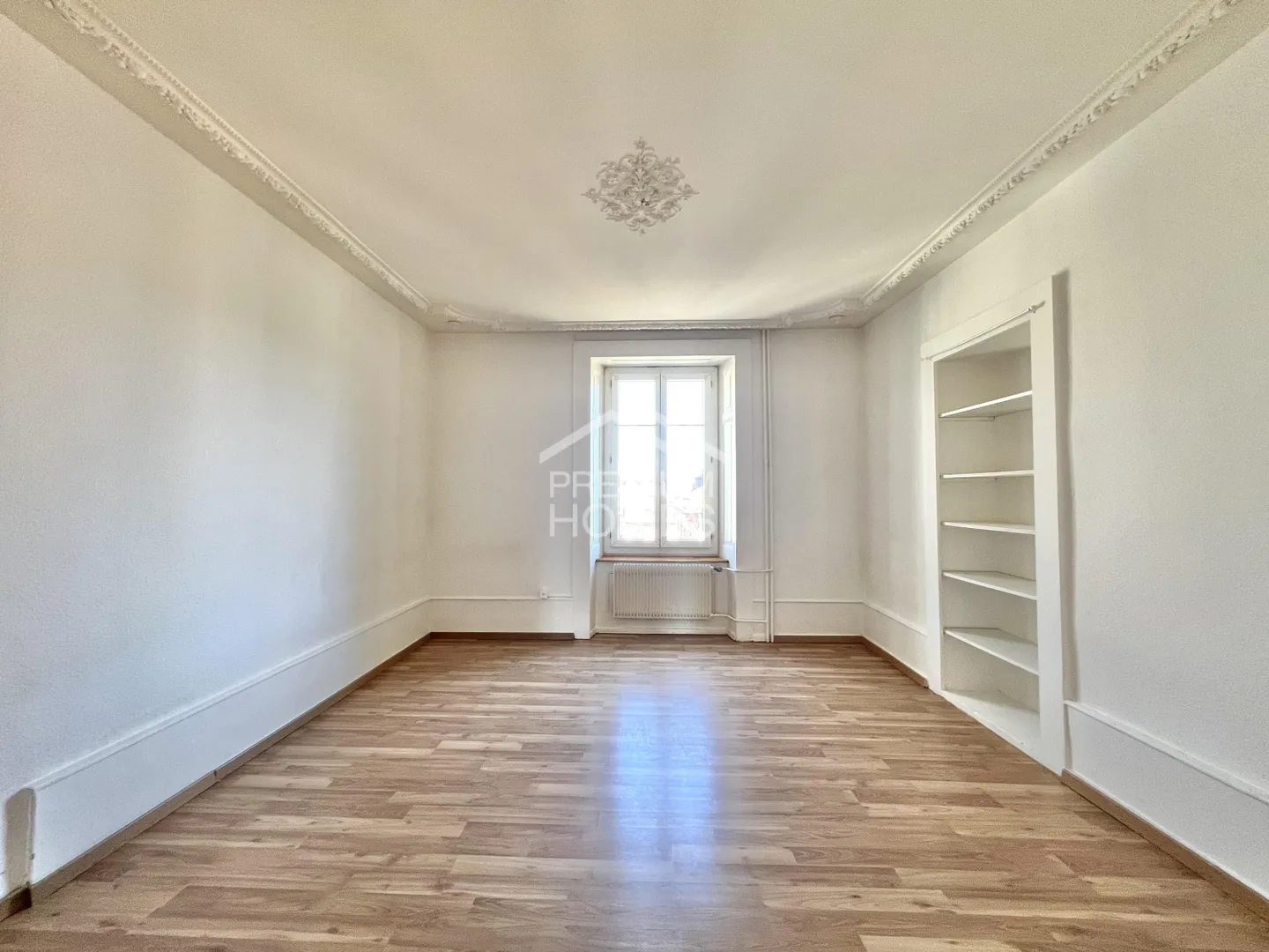 Jewel in the center of La Chaux-de-Fonds with excellent mortgage! - Photo 2 of 6