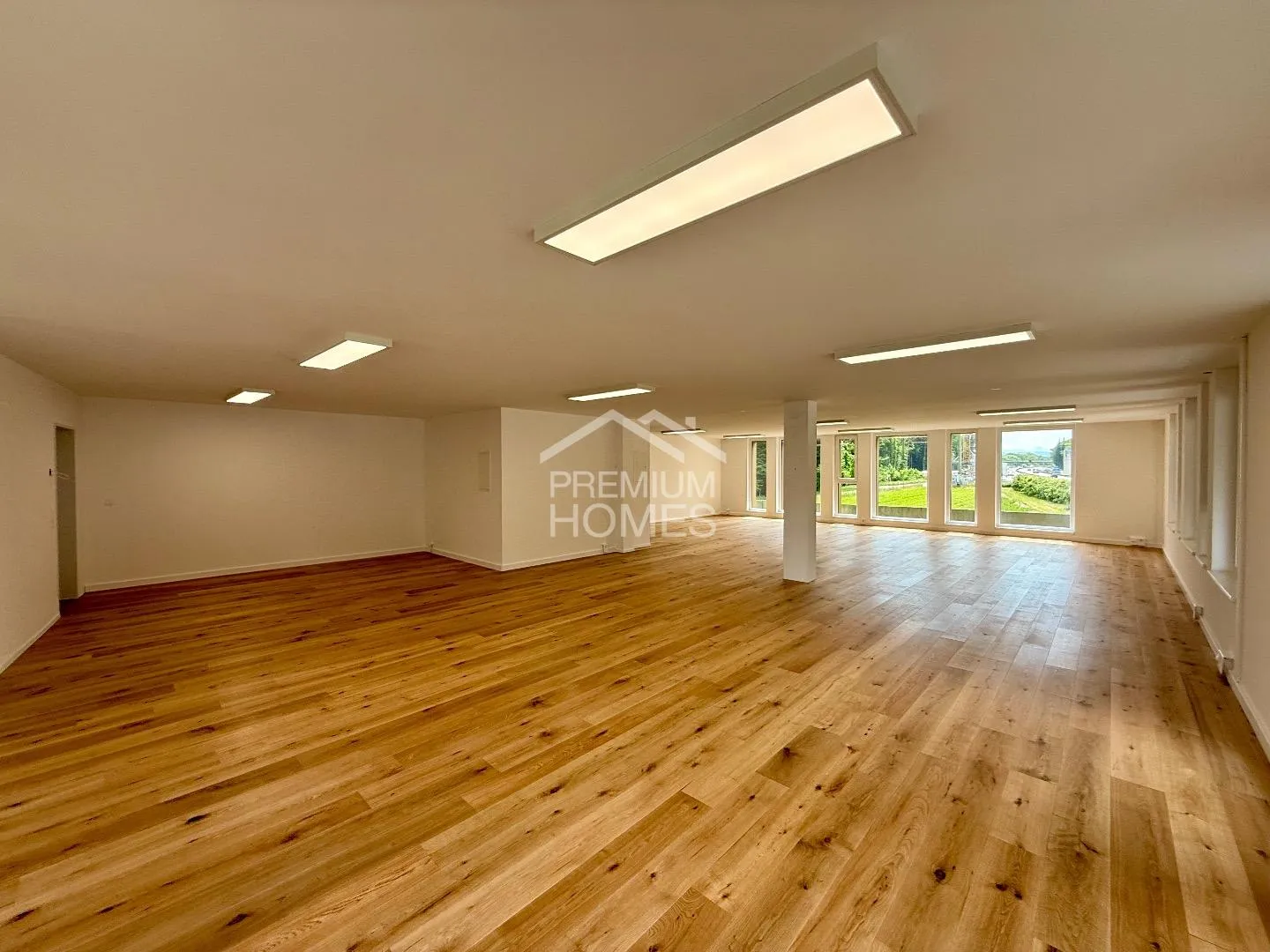 Office unit in a representative building! - Photo 2 of 5