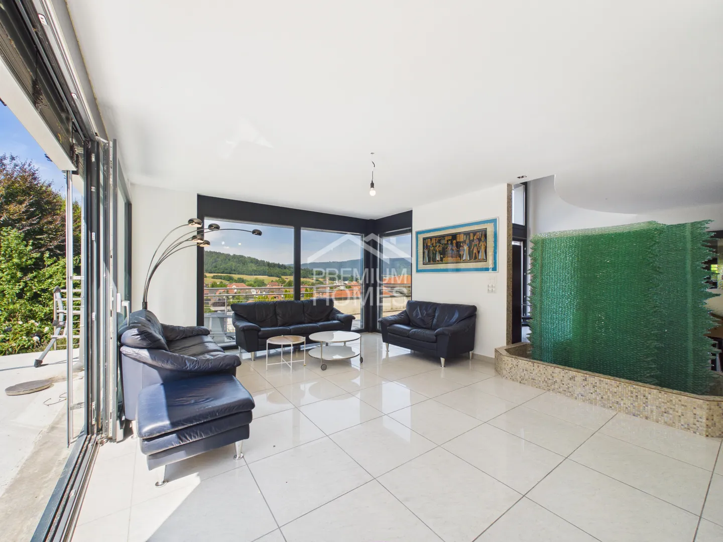 Architecture, large volumes and exceptional panorama - Photo 2 of 10