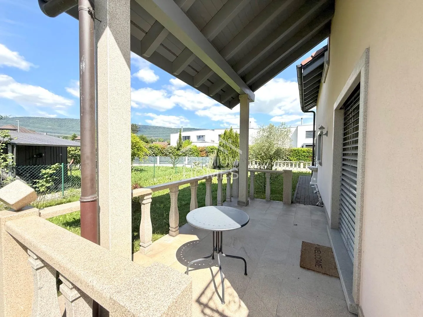 Domicile de rêve avec jacuzzi, système solaire et beaucoup d'espace à Thielle - Photo 7 sur 9