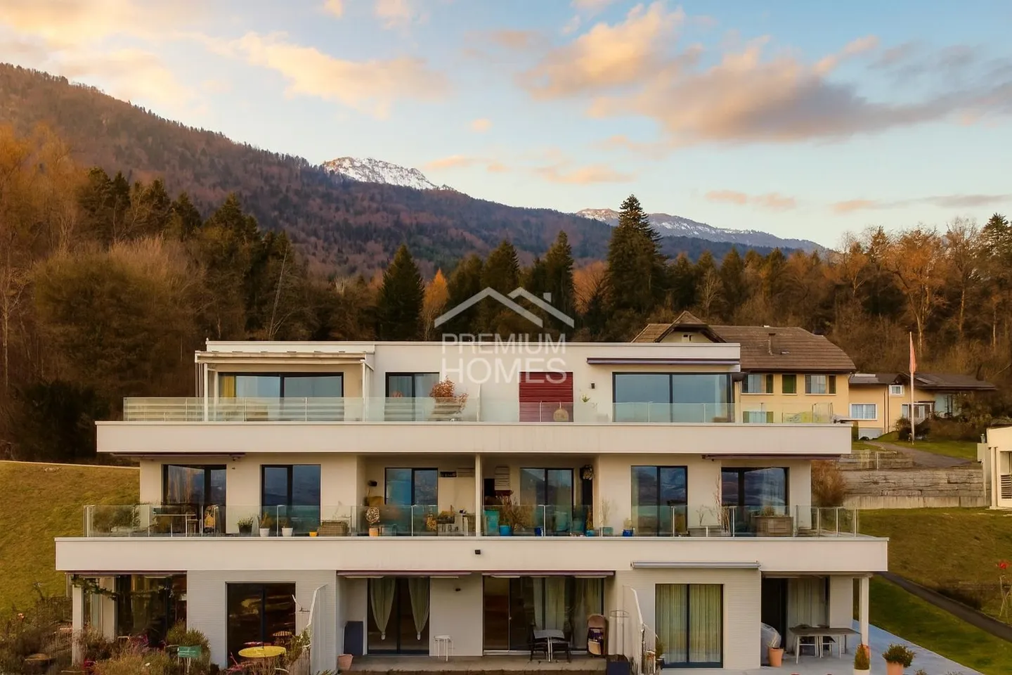 Modernes Lifestyle-Home mit Alpenpanorama - Foto 1 von 10