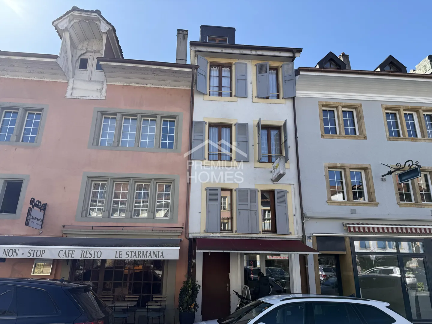 Yield building with 6 apartments and a commercial space - Photo 1 of 7