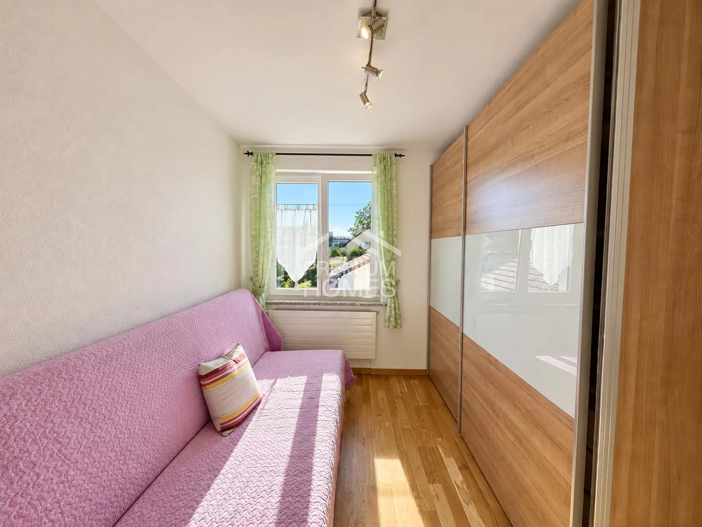Charming house with sunny garden and expansion potential - Photo 12 of 13