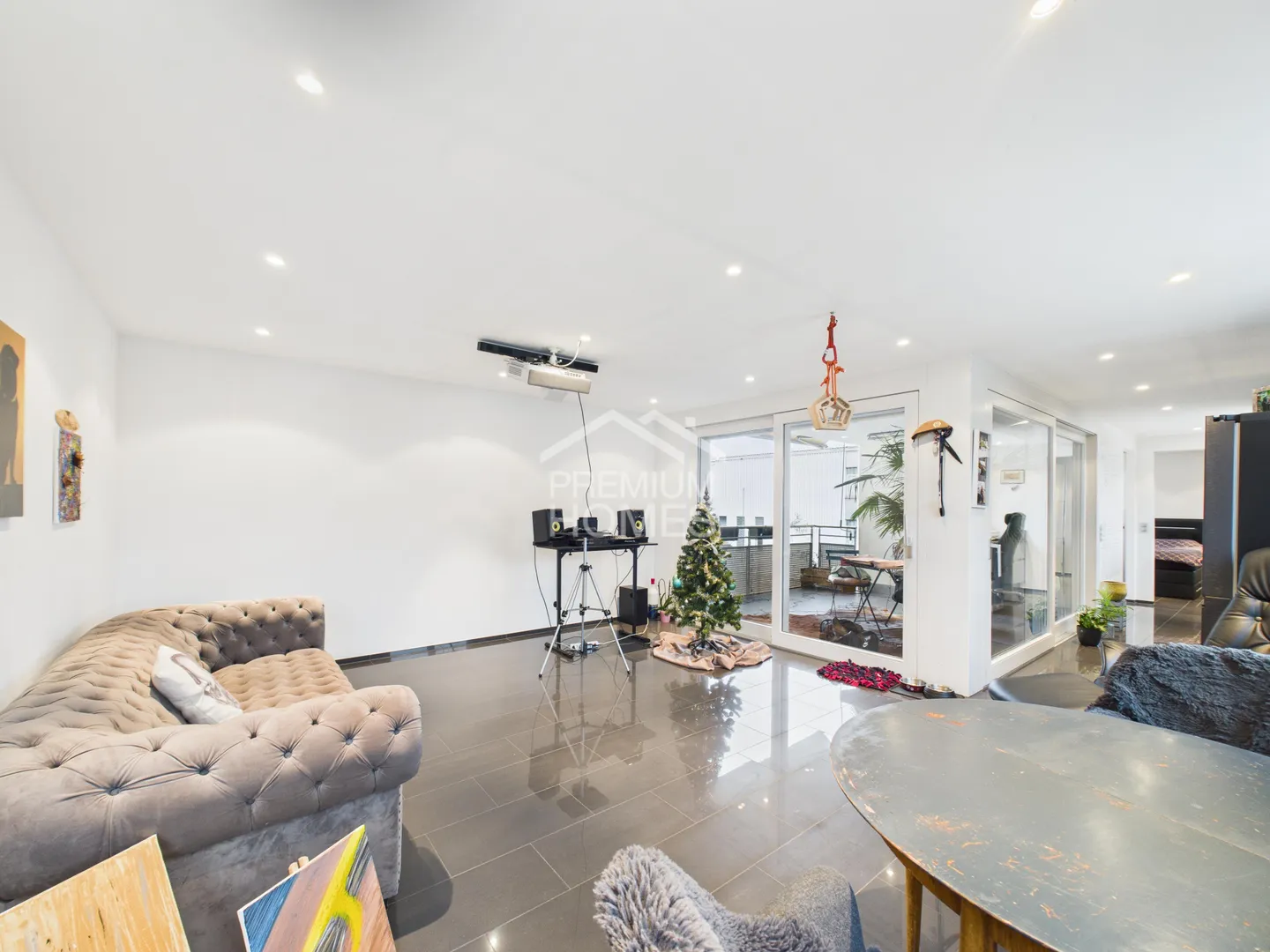 City-Close Dream for Commuters - Photo 1 of 7