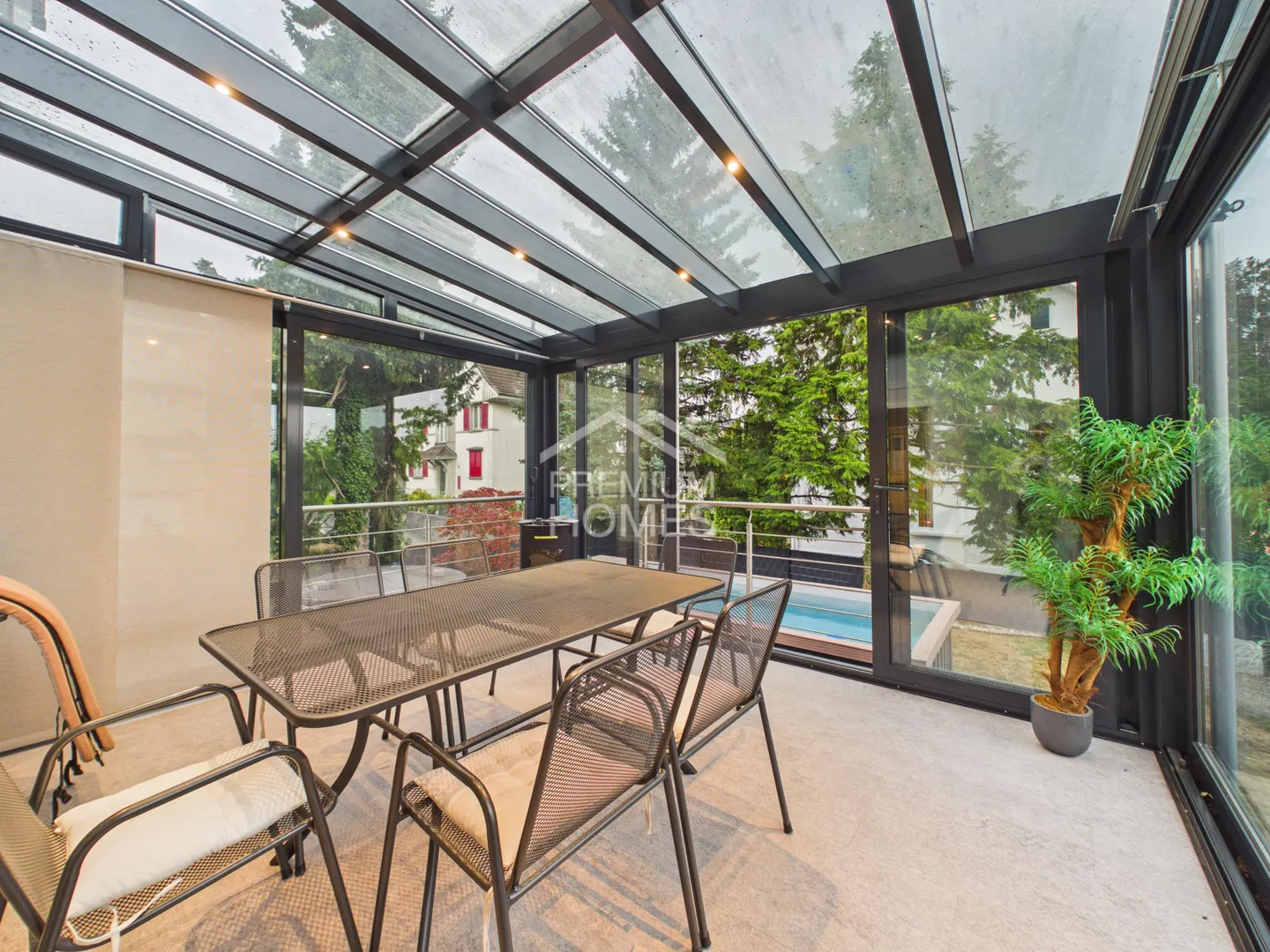Exklusives Familienhaus mit zusätzlicher Wohneinheit, Pool und Doppelg - Photo 6 of 13