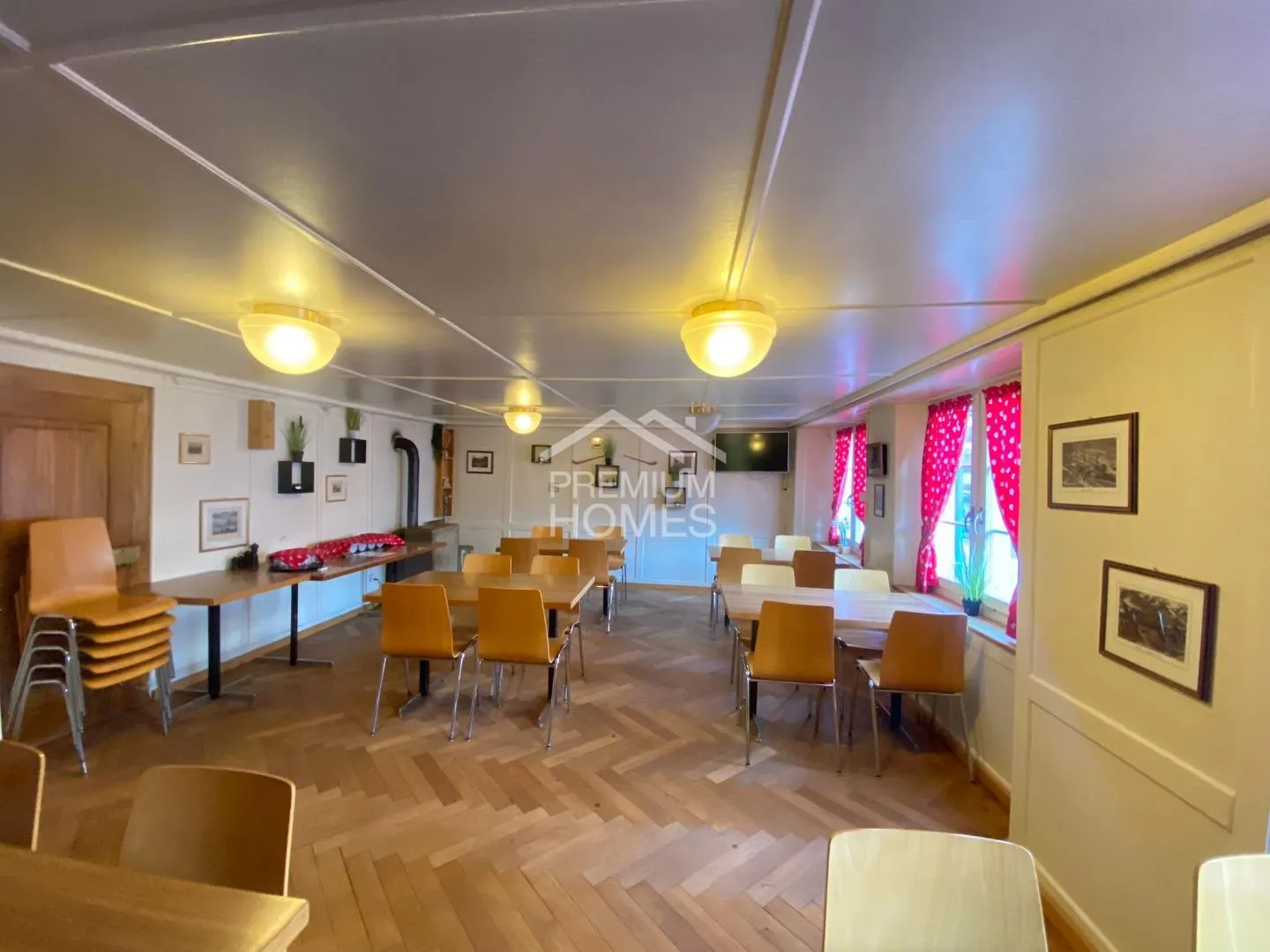 Charmantes Restaurant mit potenziellen Wohnungen an ausgezeichneter La - Foto 2 di 5