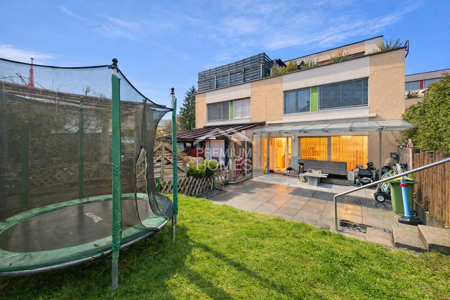 Charmantes Familienhaus mit Garten - Foto 1 von 8