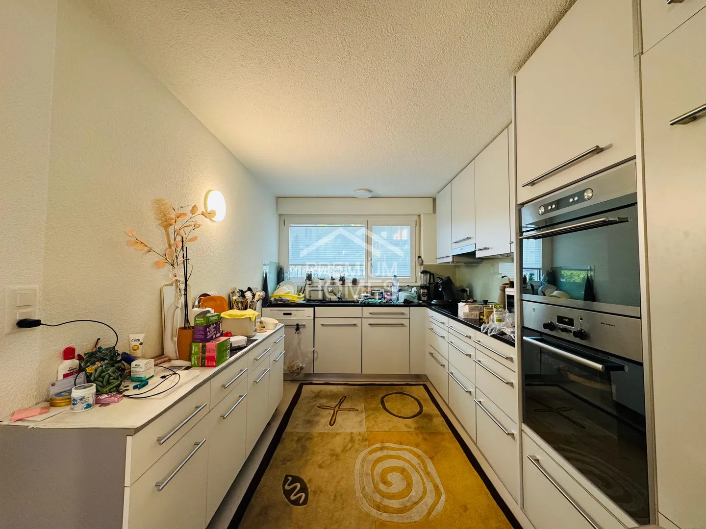 Oasis ensoleillée avec piscine, véranda et vue dégagée - Photo 3 sur 8