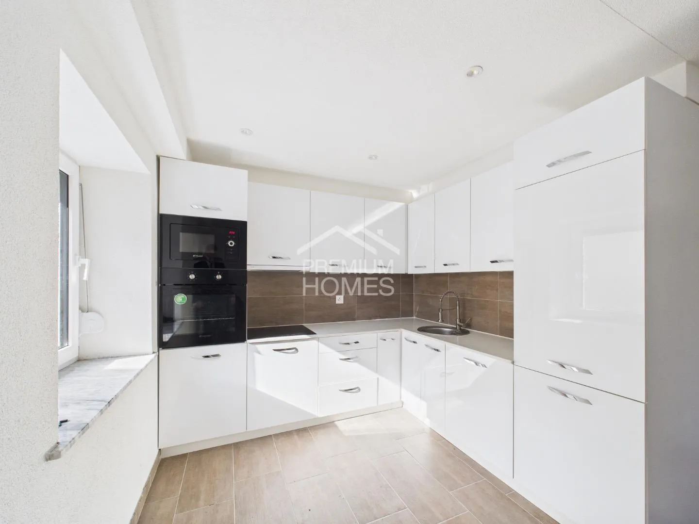 Kernsaniertes Renditeobjekt in zentraler Lage - Foto 4 von 8