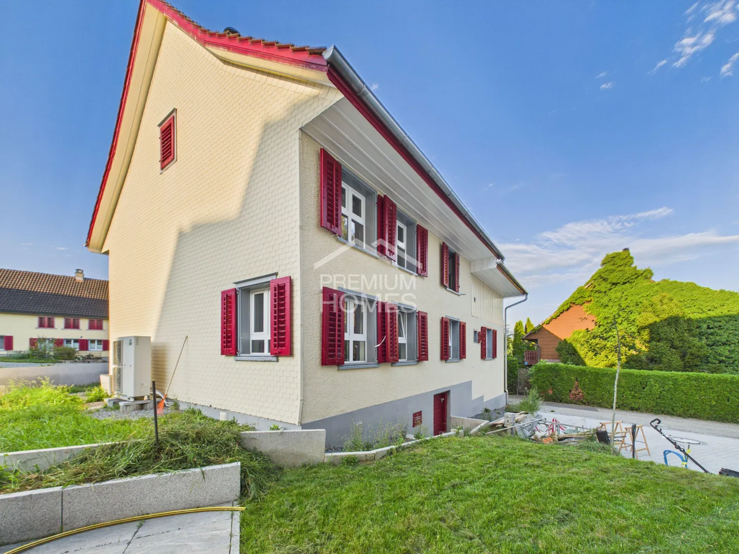 Haus mit Ausbaupotenzial - inklusive Baubewilligung! - Foto 1 di 8
