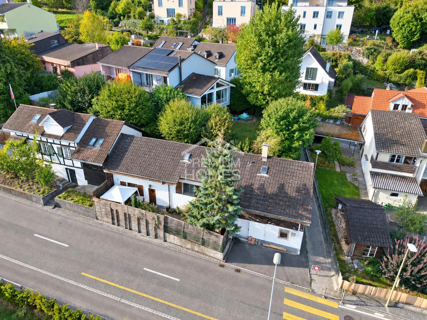Liebevolles Zuhause mit Garten und Terrasse - Foto 1 di 12
