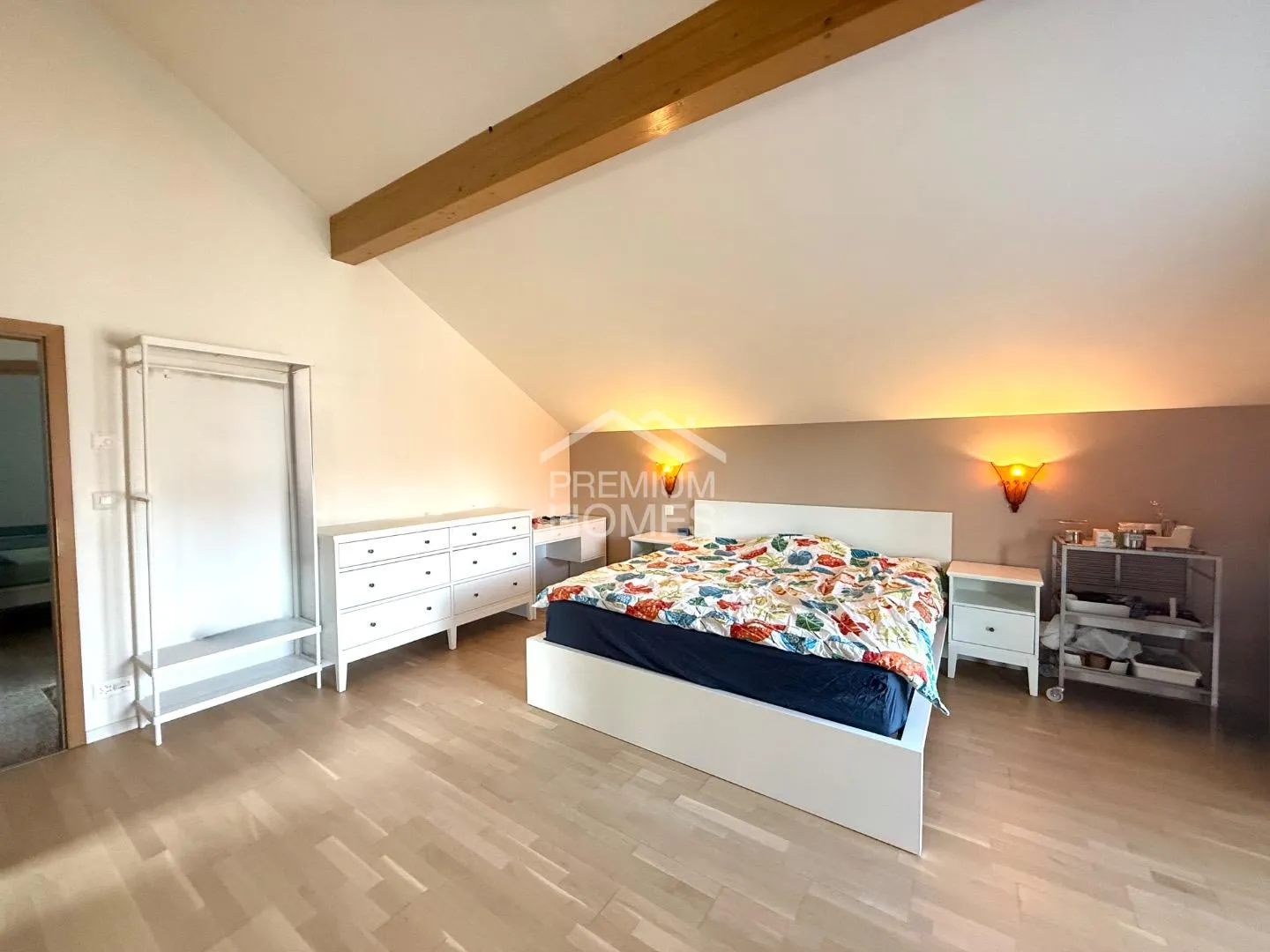 Domicile de rêve avec jacuzzi, panneaux solaires et beaucoup d?espace  - Photo 5 of 7