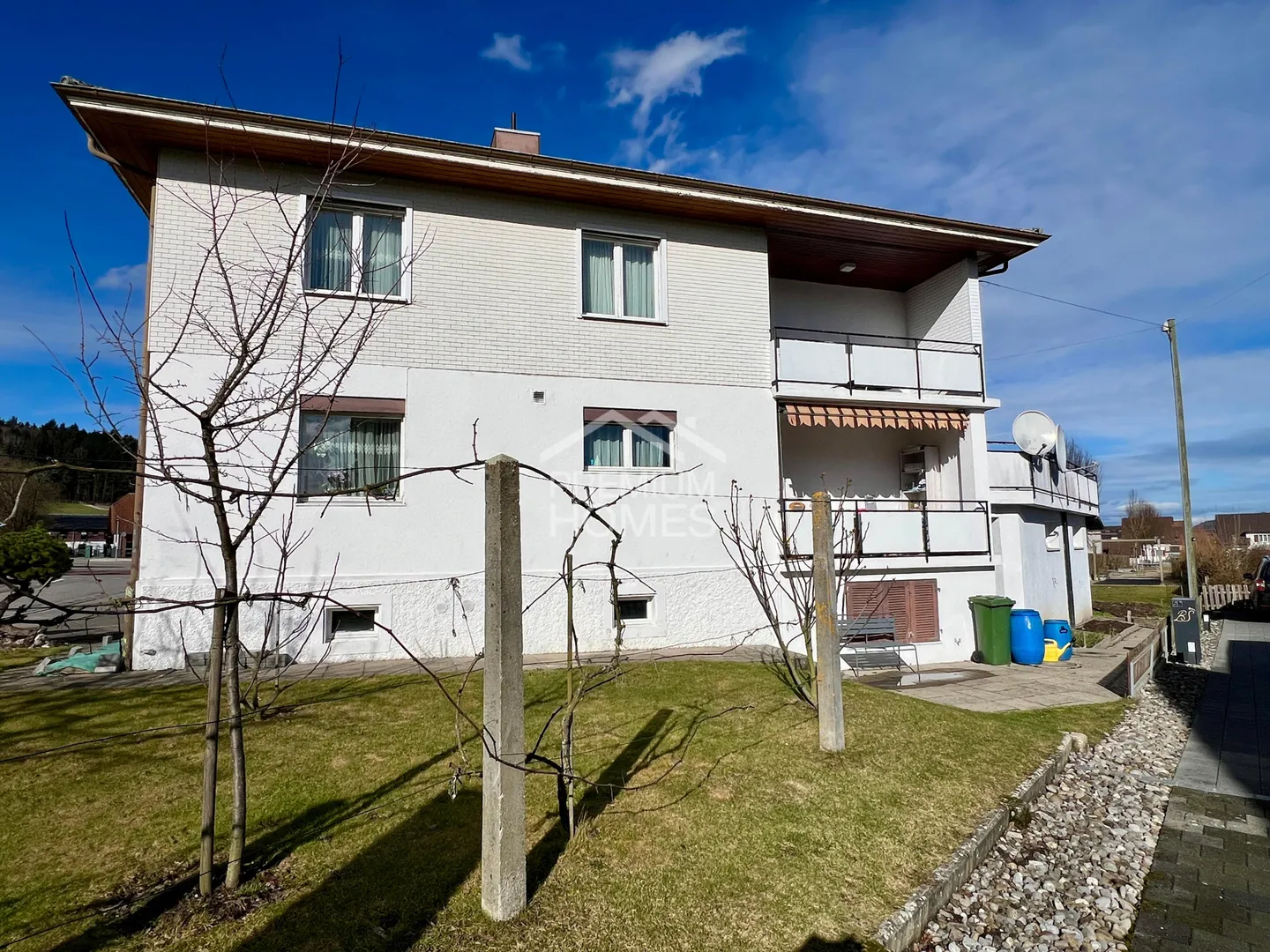 Plenty of space for the large family - Photo 1 of 13