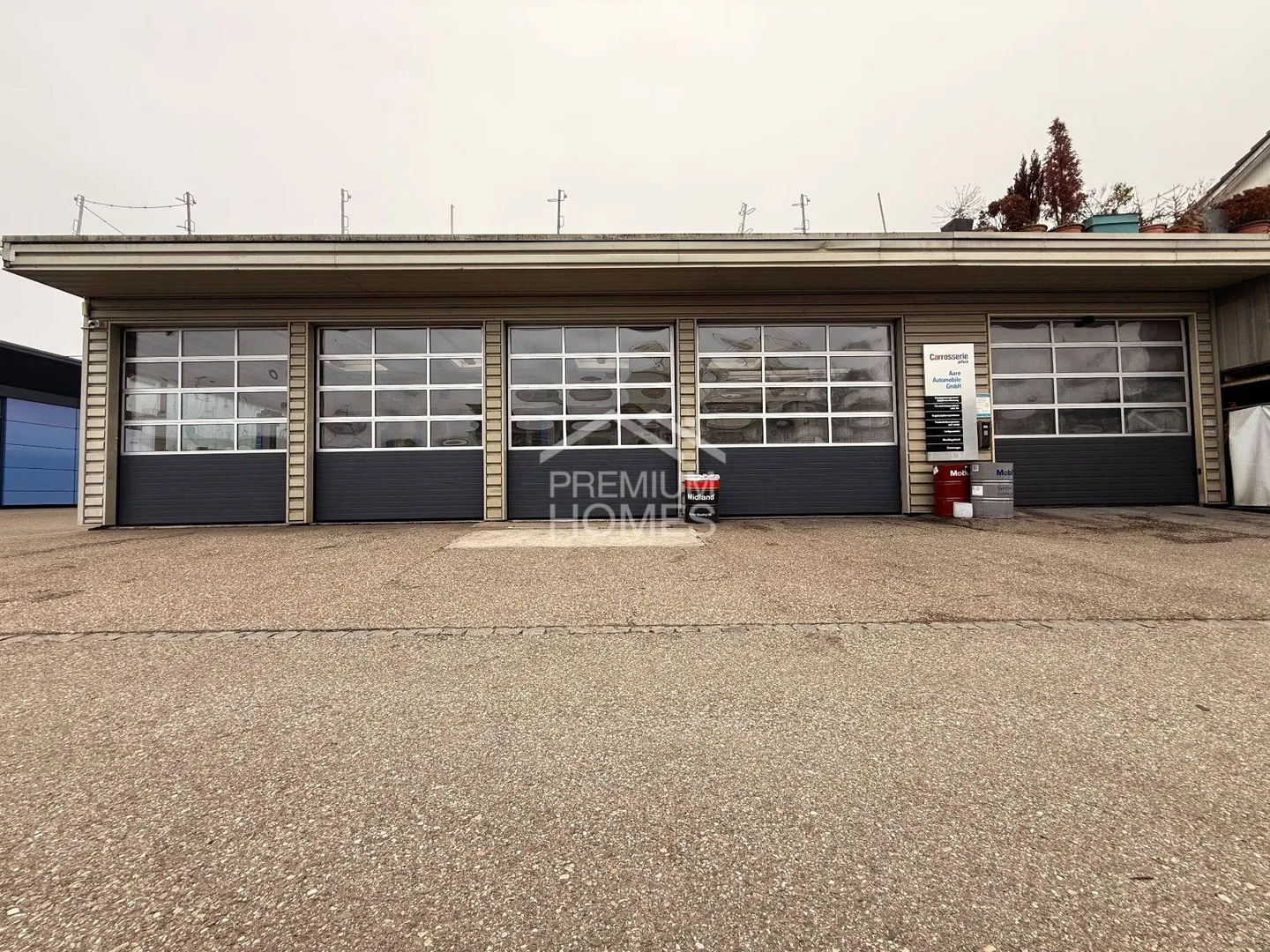 Car workshop with washing facility & complete equipment - Photo 7 of 8