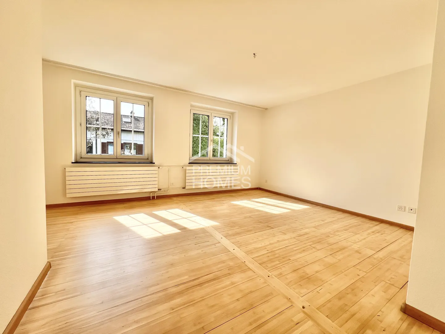 Attractive End Row House with Plenty of Privacy and Garden - Photo 4 of 8