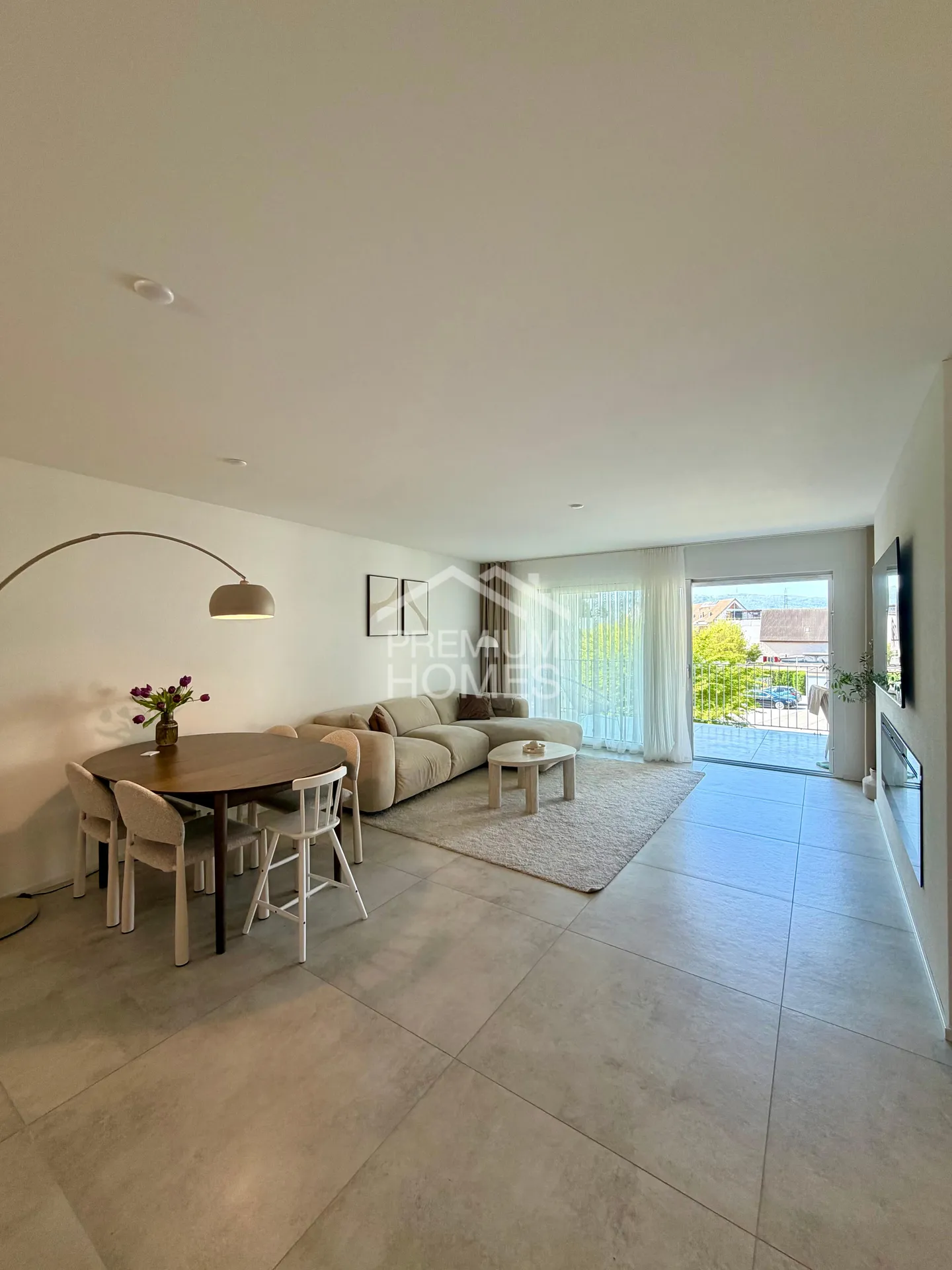 Modernes Apartment mit Balkon - Foto 1 von 13