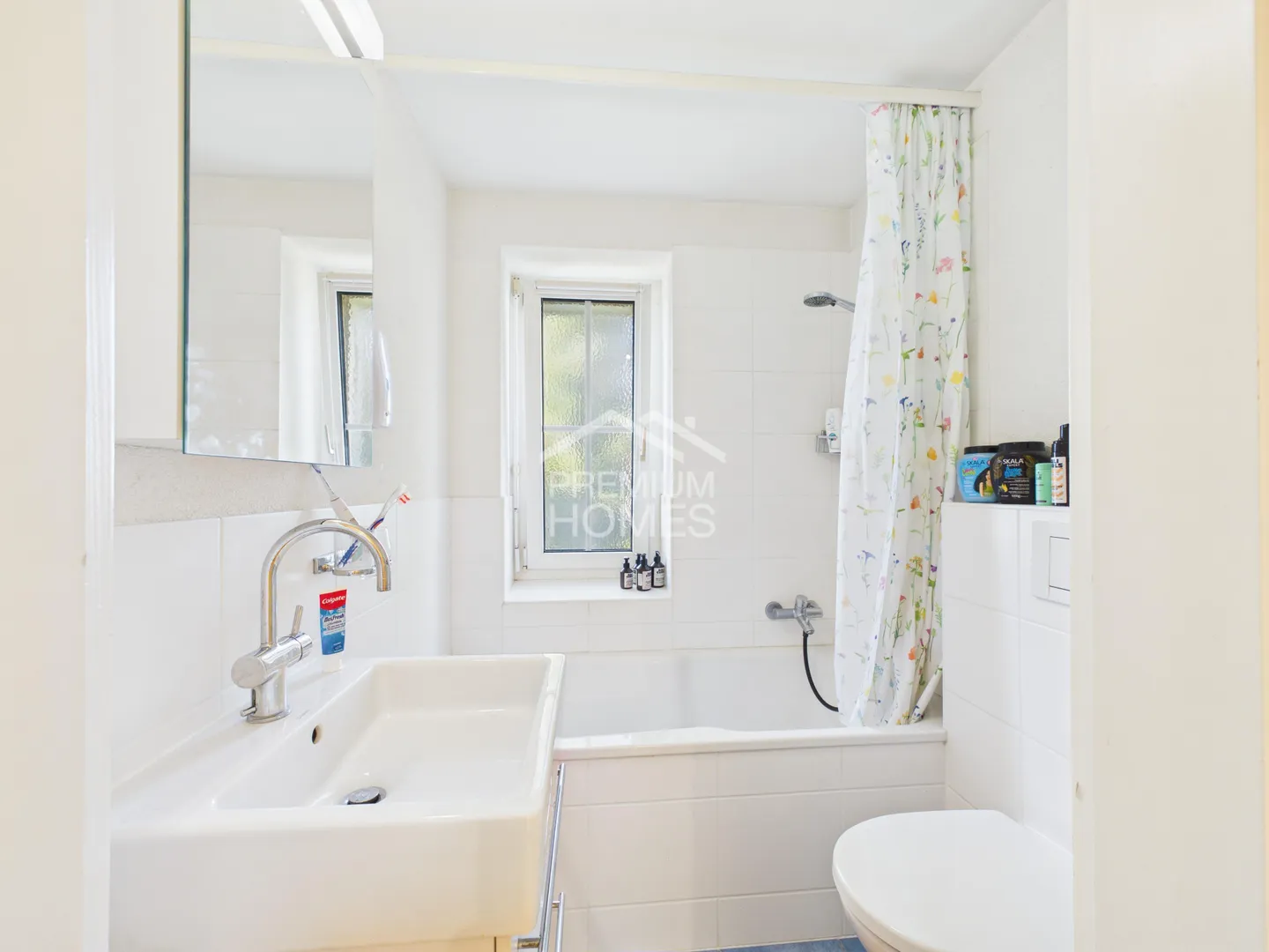 Charming End Row House with Garden - Photo 8 of 10