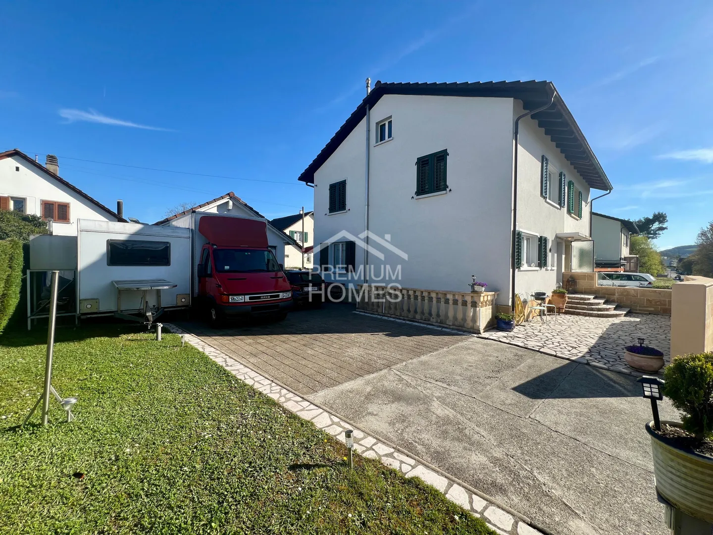 Charmante maison jumelée avec jardin ensoleillé, double garage & A - Photo 2 sur 13