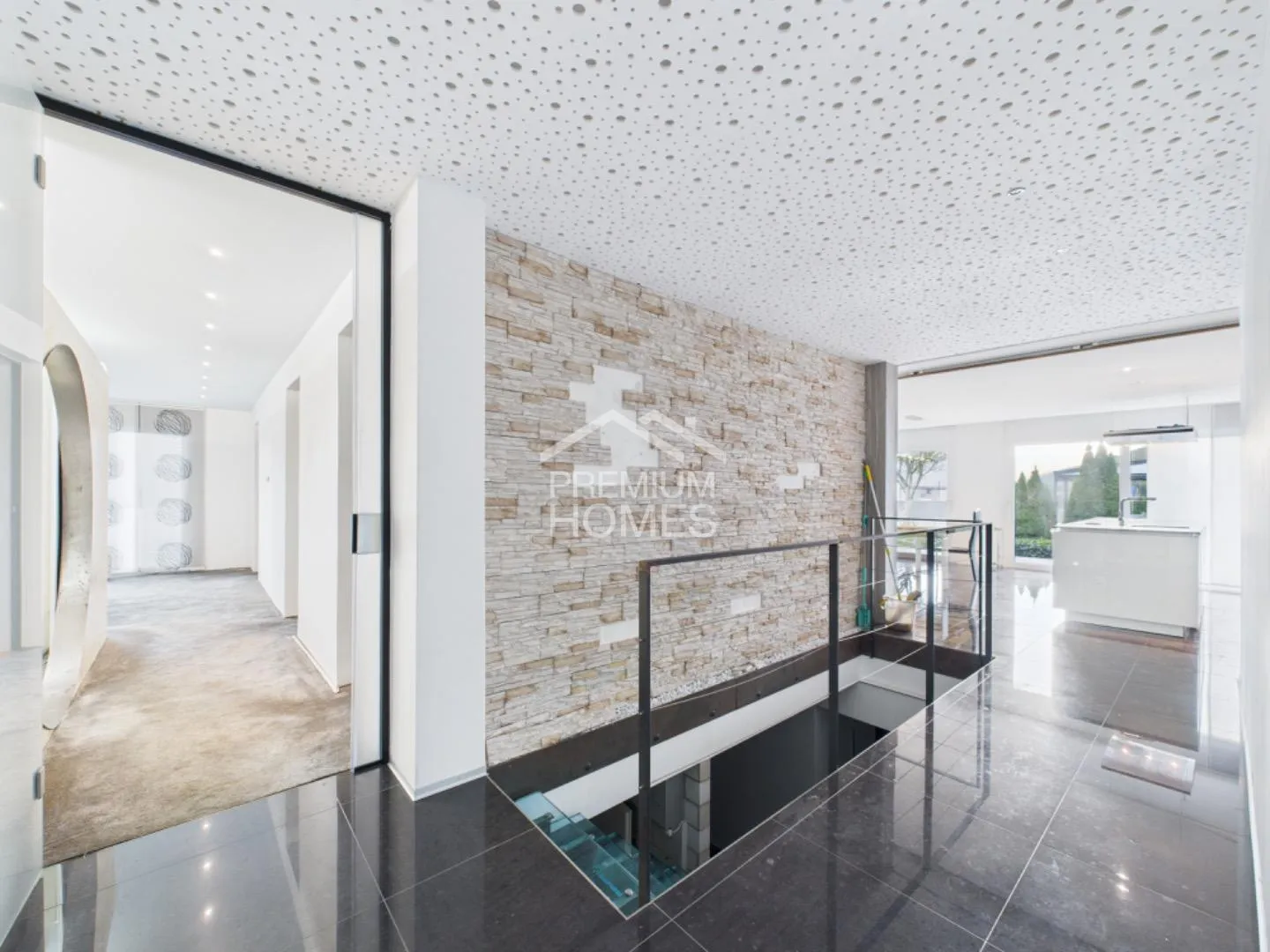 Living oasis for families with plenty of space & comfort - Photo 4 of 12