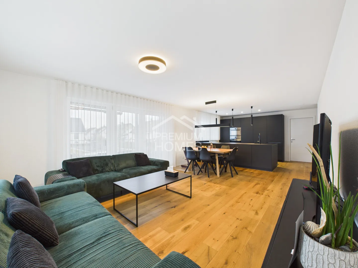 Highlight apartment with dream kitchen, sunny balcony & perfect connection - Photo 1 of 13