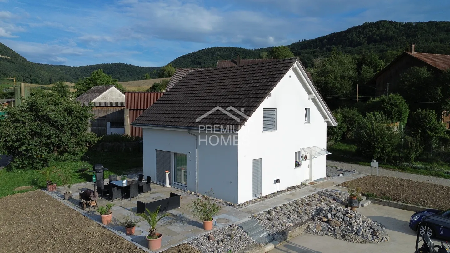 Stilvolles Einfamilienhaus mit Garten - Foto 1 von 8