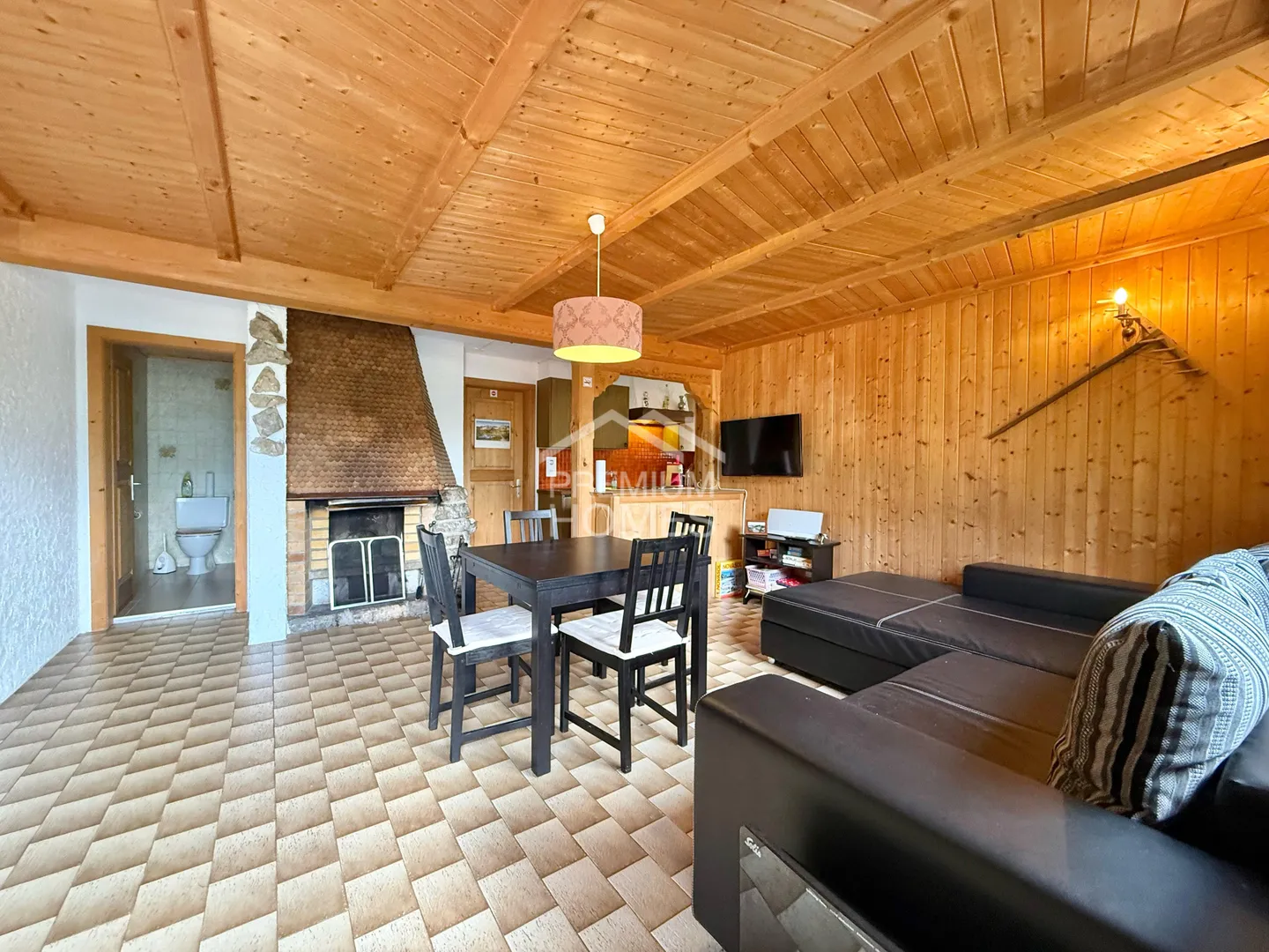 Charming Vacation Apartment with View - Photo 3 of 8