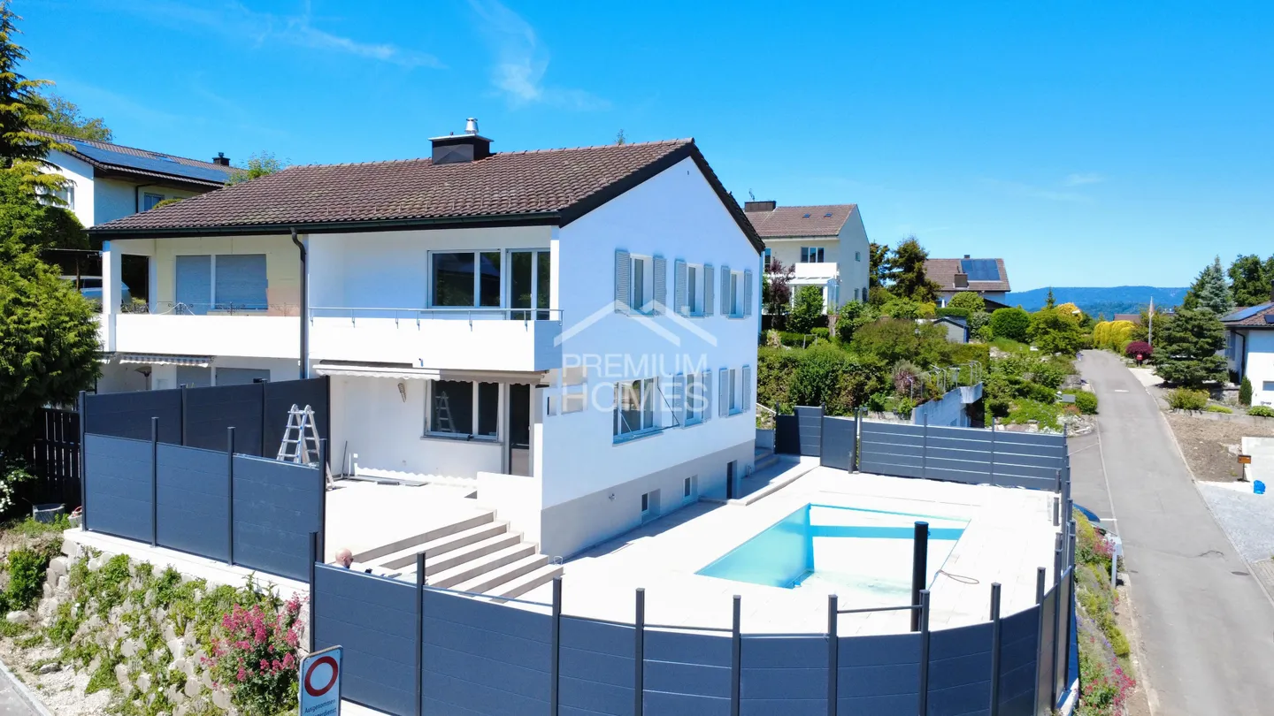 Moderner Doppelhaushälfte mit Pool - Foto 8 von 13