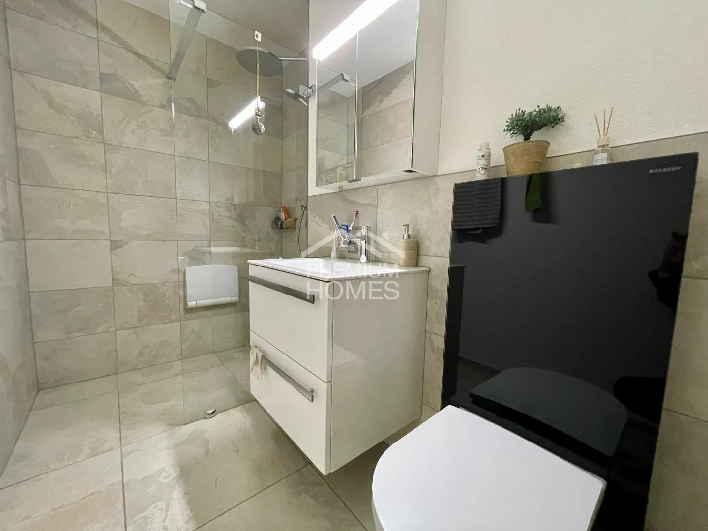  Grosszügige Wohnung mit Hobbyraum  - Foto 7 von 12