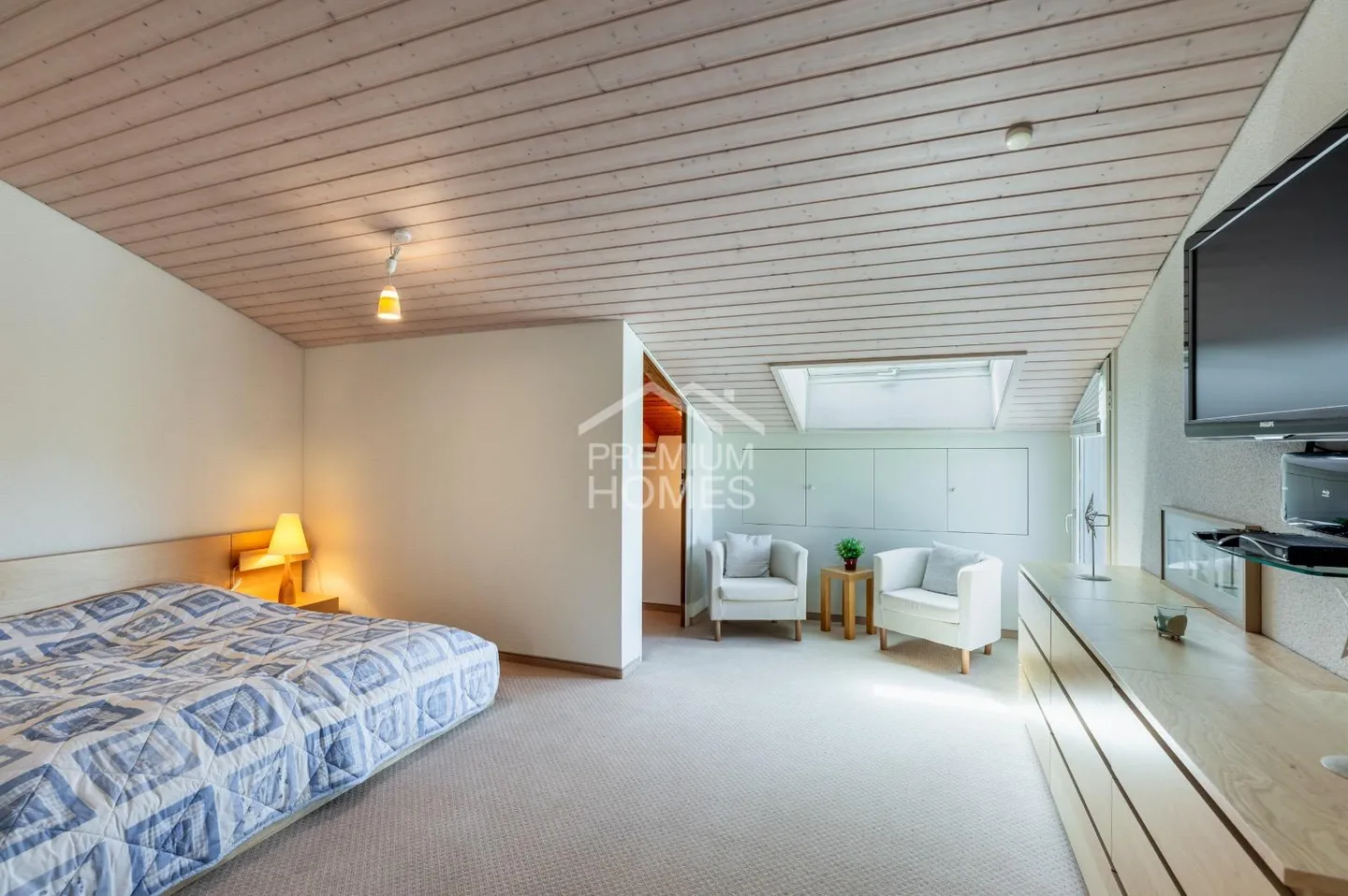 Unique villa with a view of Lake Sempach and the Central Swiss Alps - Photo 8 of 13