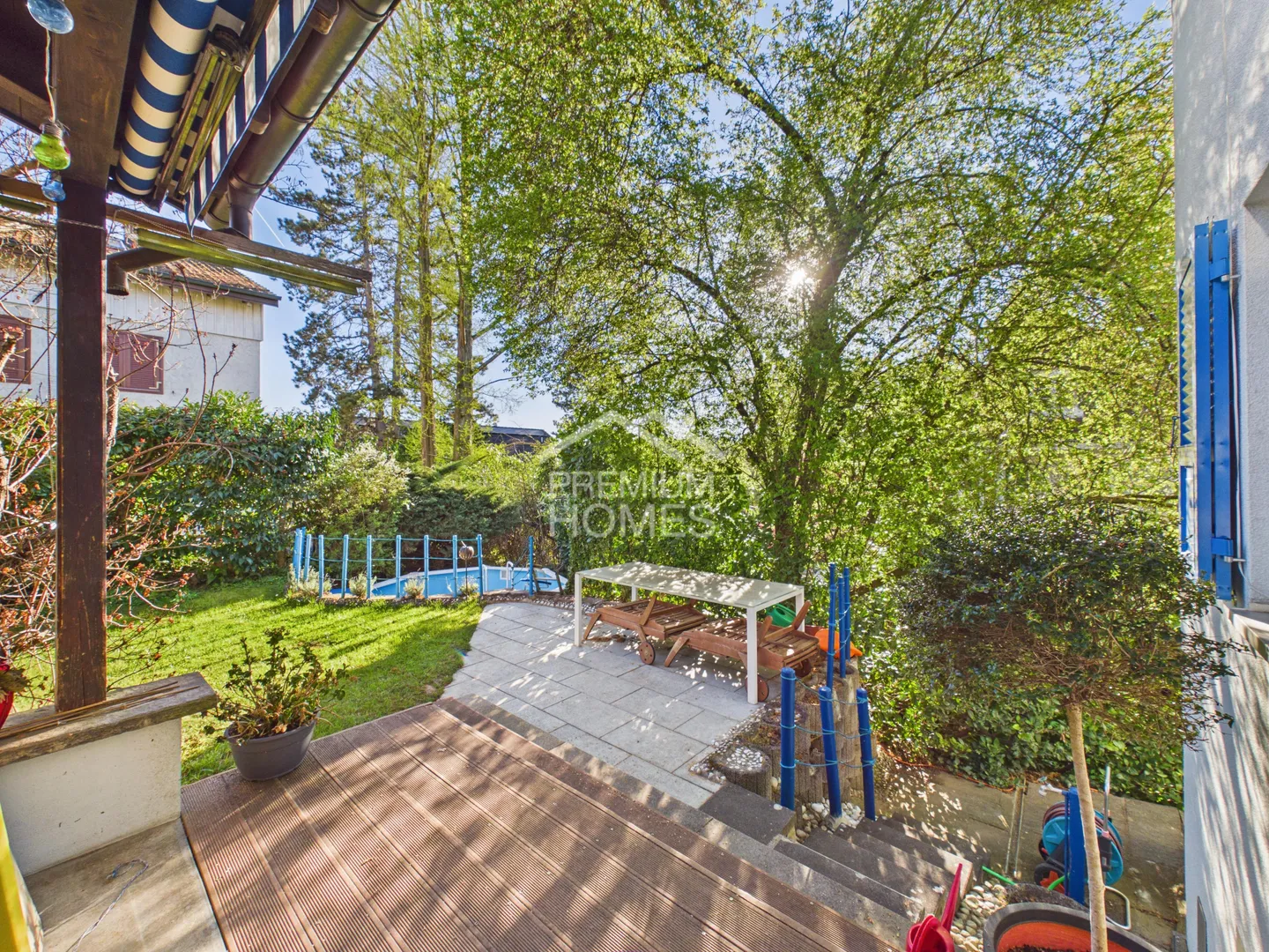 Charming End Row House with Garden - Photo 9 of 10