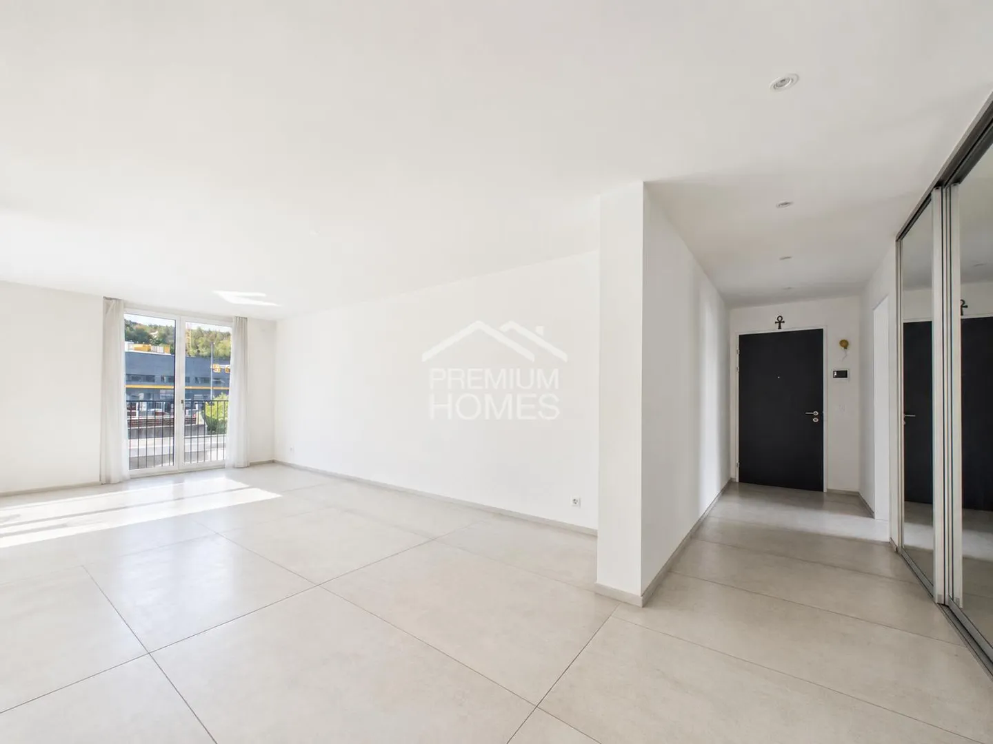 Light, Design &amp; Comfort - modern apartment with loggia - Photo 4 of 10