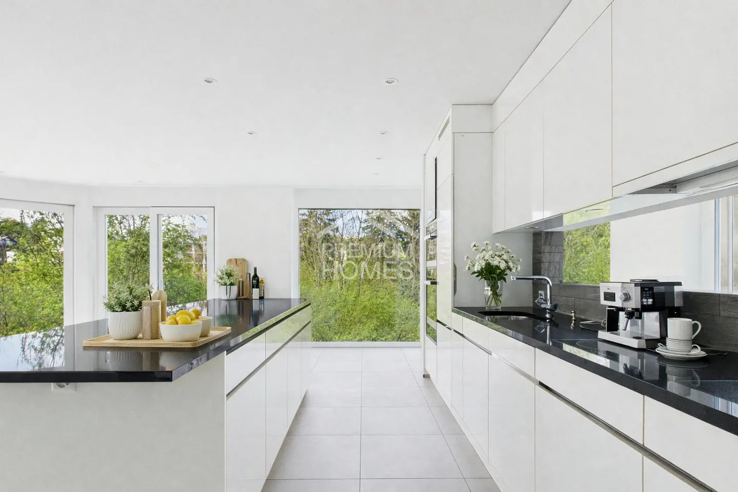 A PIECE OF JEWELRY OF A SPECIAL KIND - Photo 3 of 10