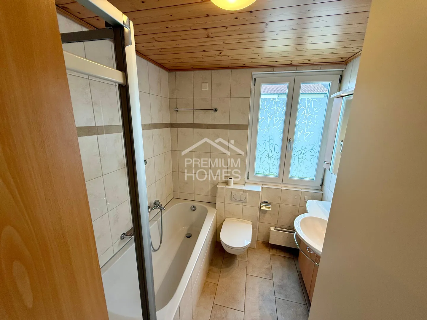 Charming Apartment in the Center - Photo 9 of 13