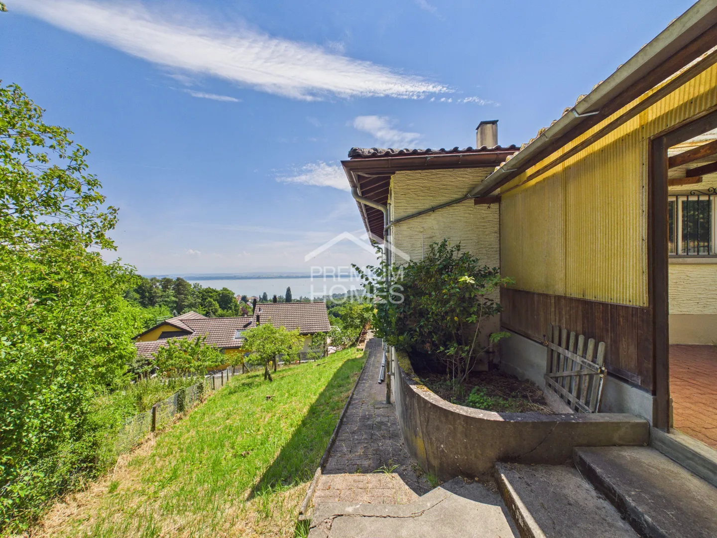 Blick auf den See, Villa zu renovieren oder außergewöhnliches Immobilienprojekt - Foto 3 von 8