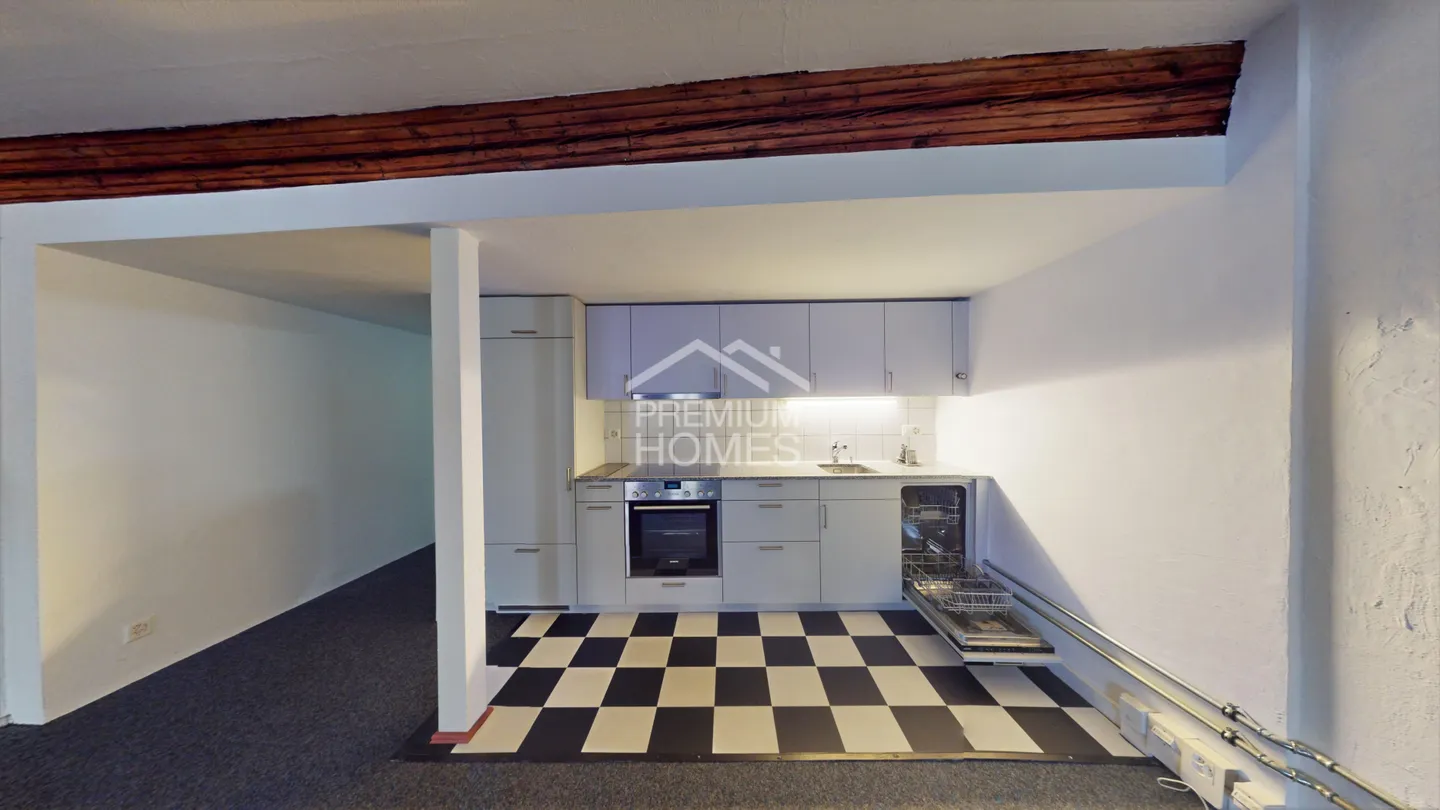 Representative Commercial Studio in a Central Location - Photo 3 of 5