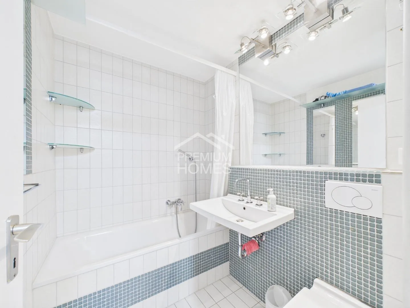 Pratique, central et ensoleillé - appartement sous les toits à Saanen ! - Photo 7 sur 9