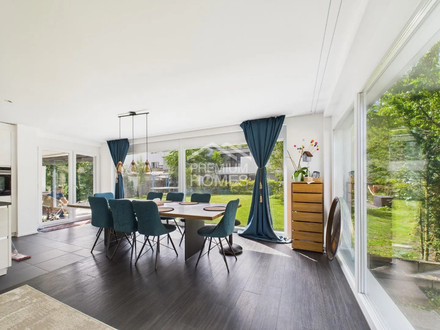 LOVE AT FIRST SIGHT - Photo 4 of 8