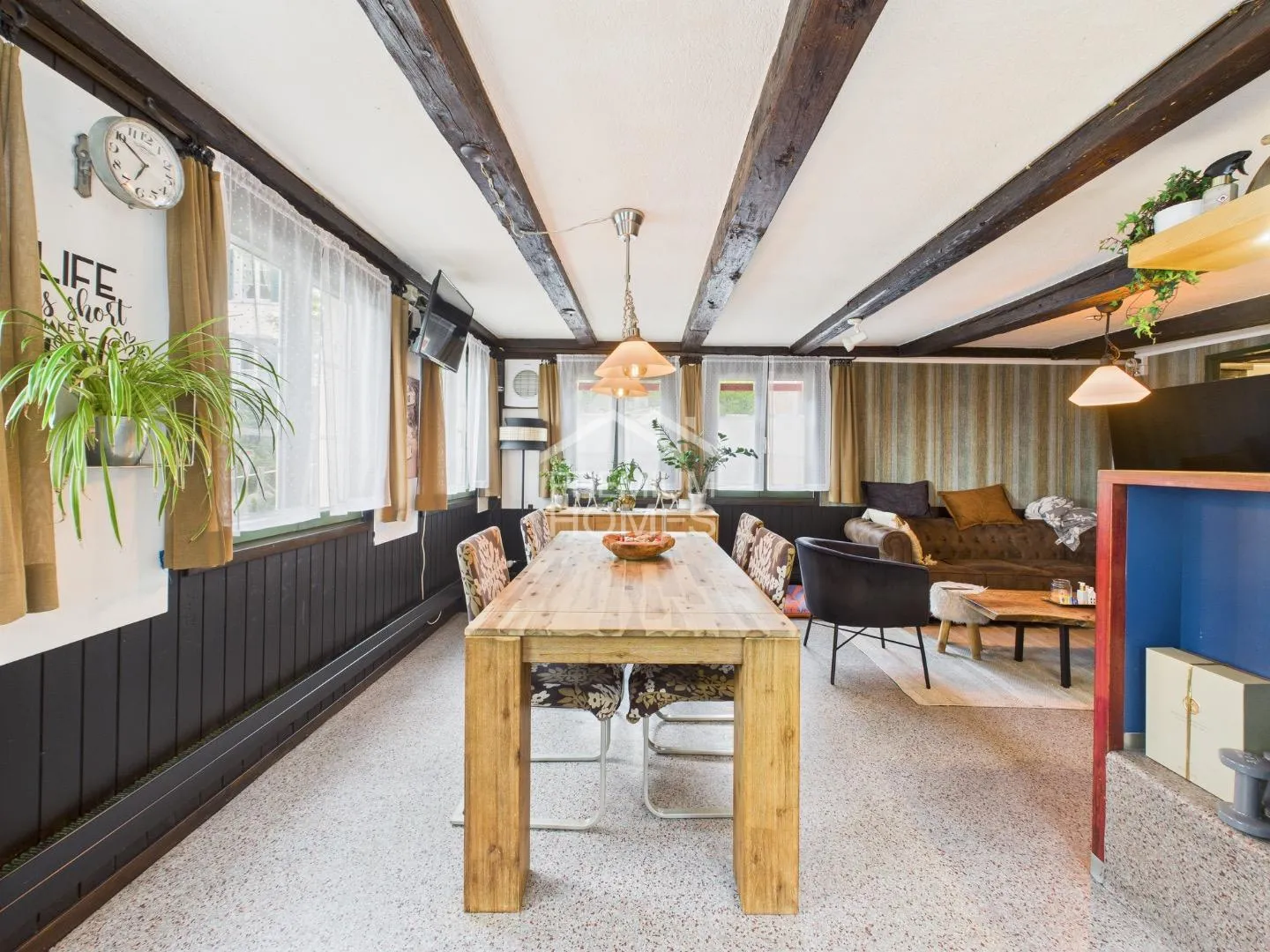 Une maison historique avec un avenir - Photo 2 sur 8