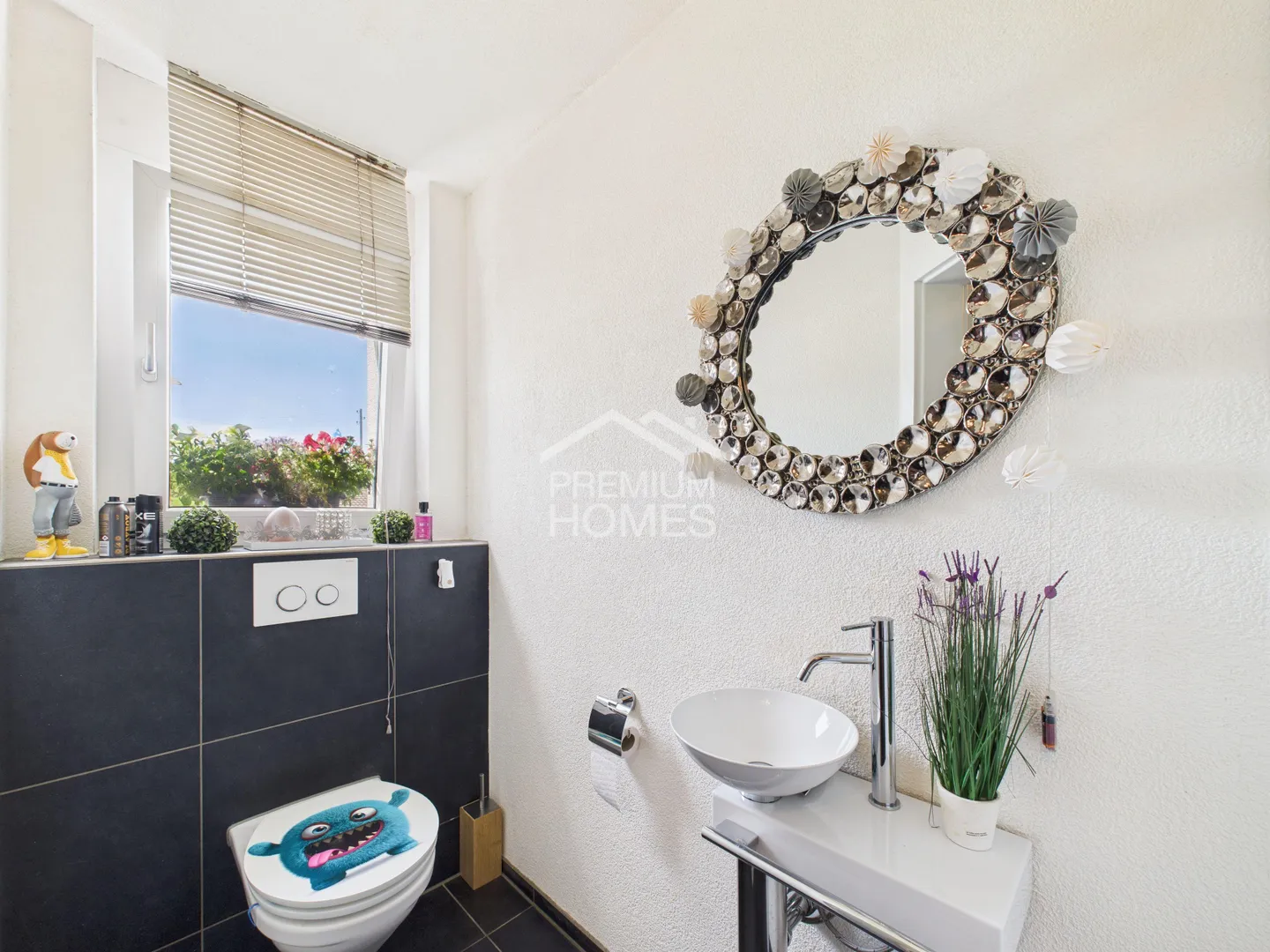 Stilvolles Einfamilienhaus mit Garten - Foto 7 von 8