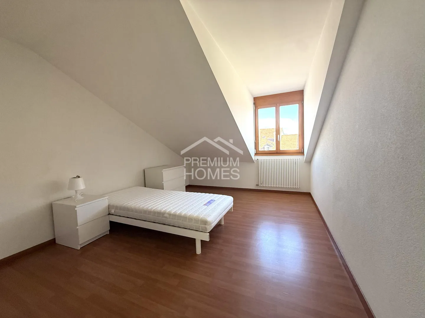 Yield building with 6 apartments and a commercial space - Photo 2 of 7