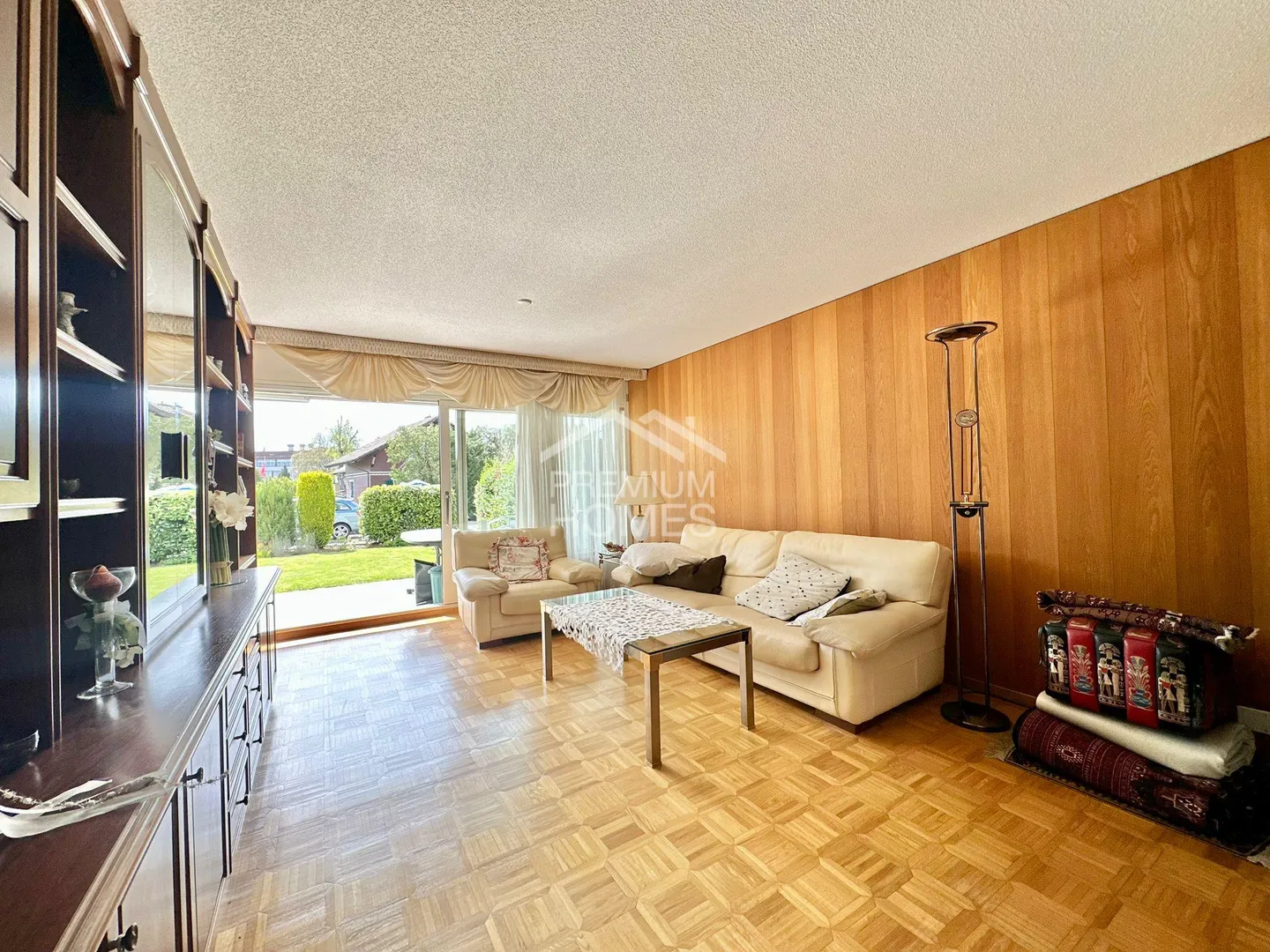 Sun-drenched garden apartment with indoor pool! - Photo 3 of 10