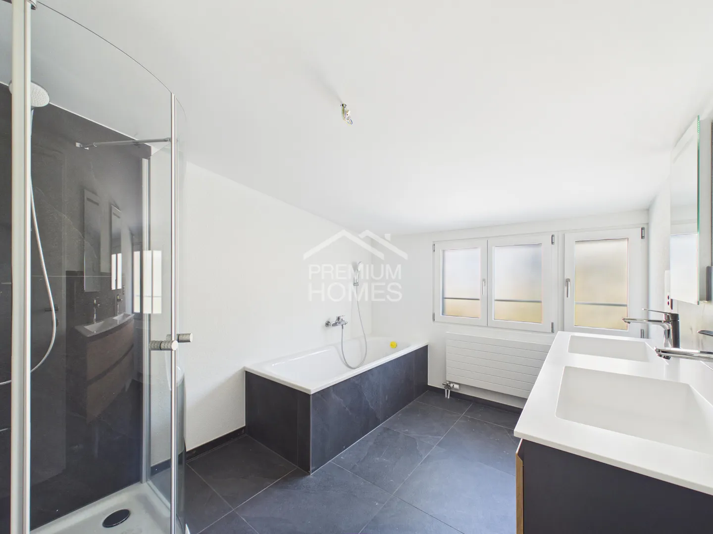 Modern living with private garden paradise - Photo 5 of 6