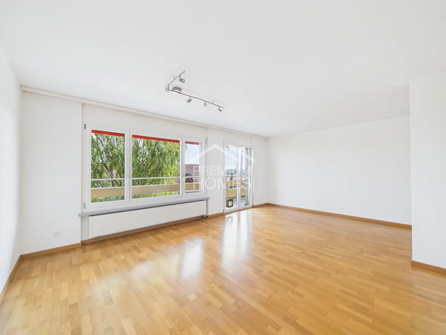 Attraktive 3½-Zimmer-Wohnung mit Gemeinschaftspool - Photo 2 of 11