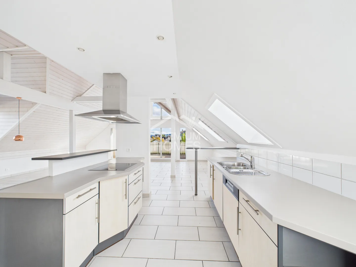 Chambres lumineuses, architecture moderne - prêt à emménager - Photo 3 sur 8